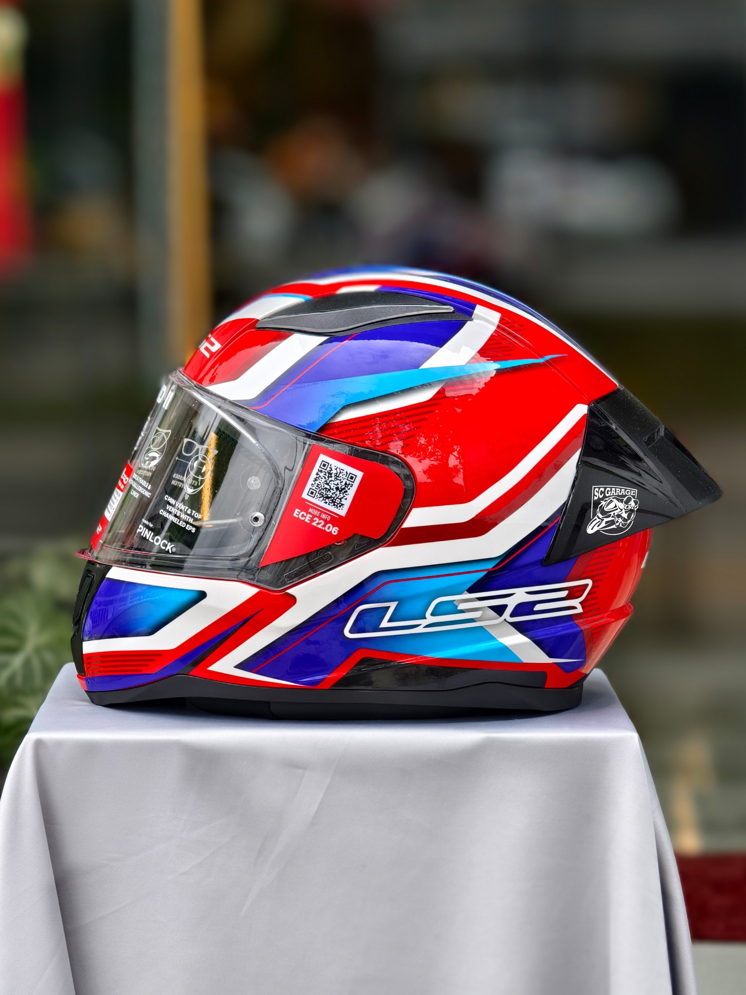bmw motorcycle helmet si System 7 Carbon Evo size 62/63 OEM 76315A807C7 for collection:Spring 2025 Size:L (23.83-24.41in / 58-61cm) Shoei X-Fifteen Helmet - face motorcycle helmet features