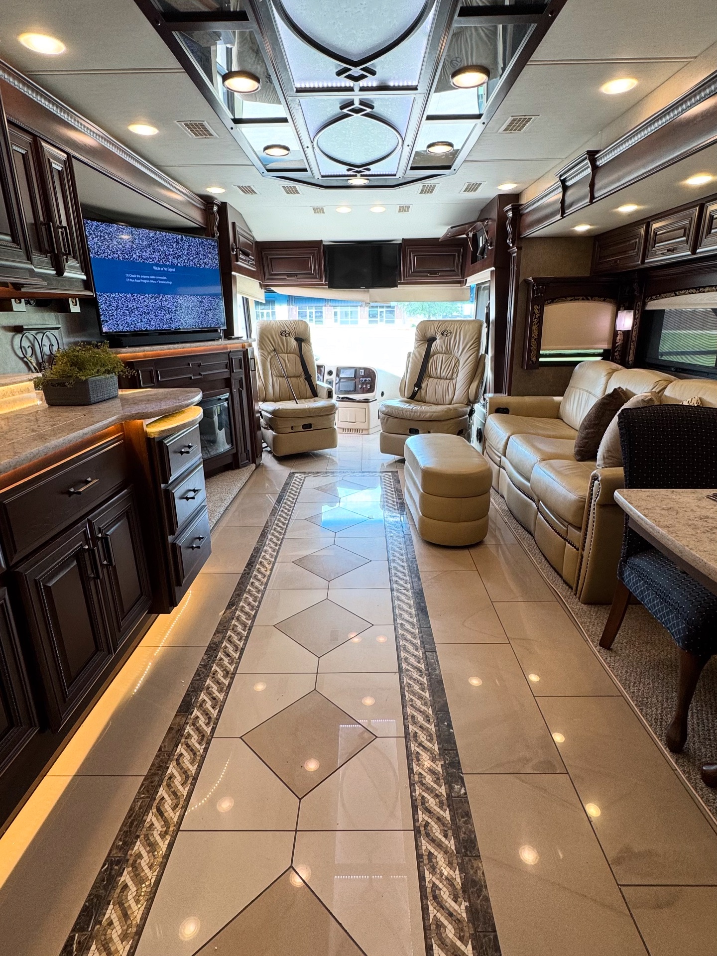 TOP Choice RV - —— $59,995 , only 26k miles , 2012 model , sleeps 8 ...