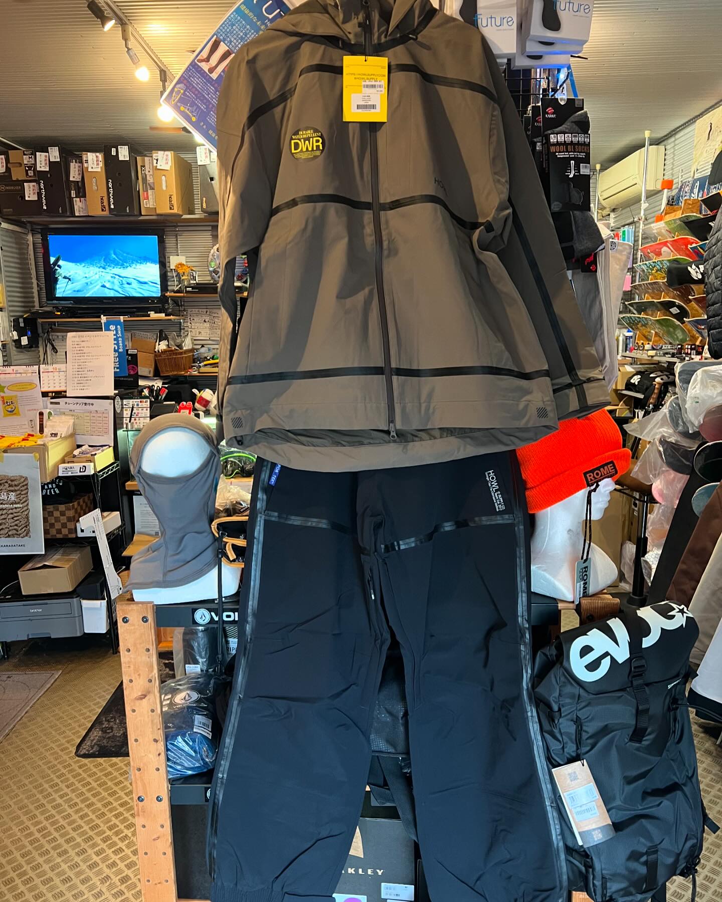 HOWL ウェアー ビーニー グローブ パーカー 入荷しました ジバーに 