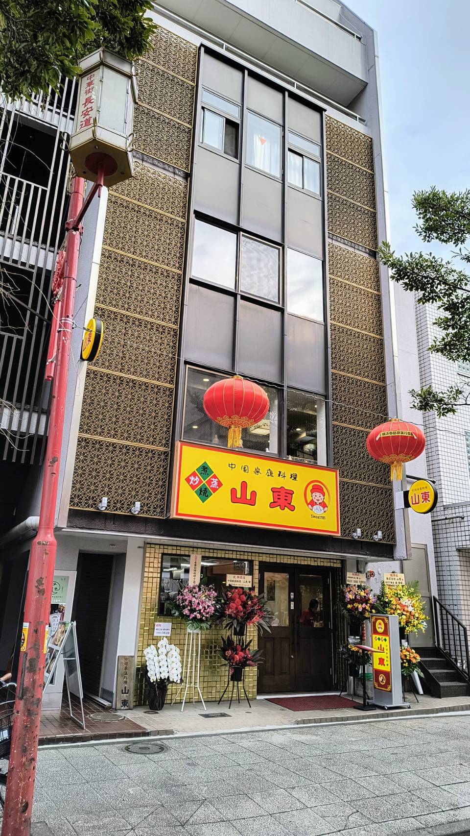 移転後の外観はこんな感じになりました！1階から3階までエレベーターで