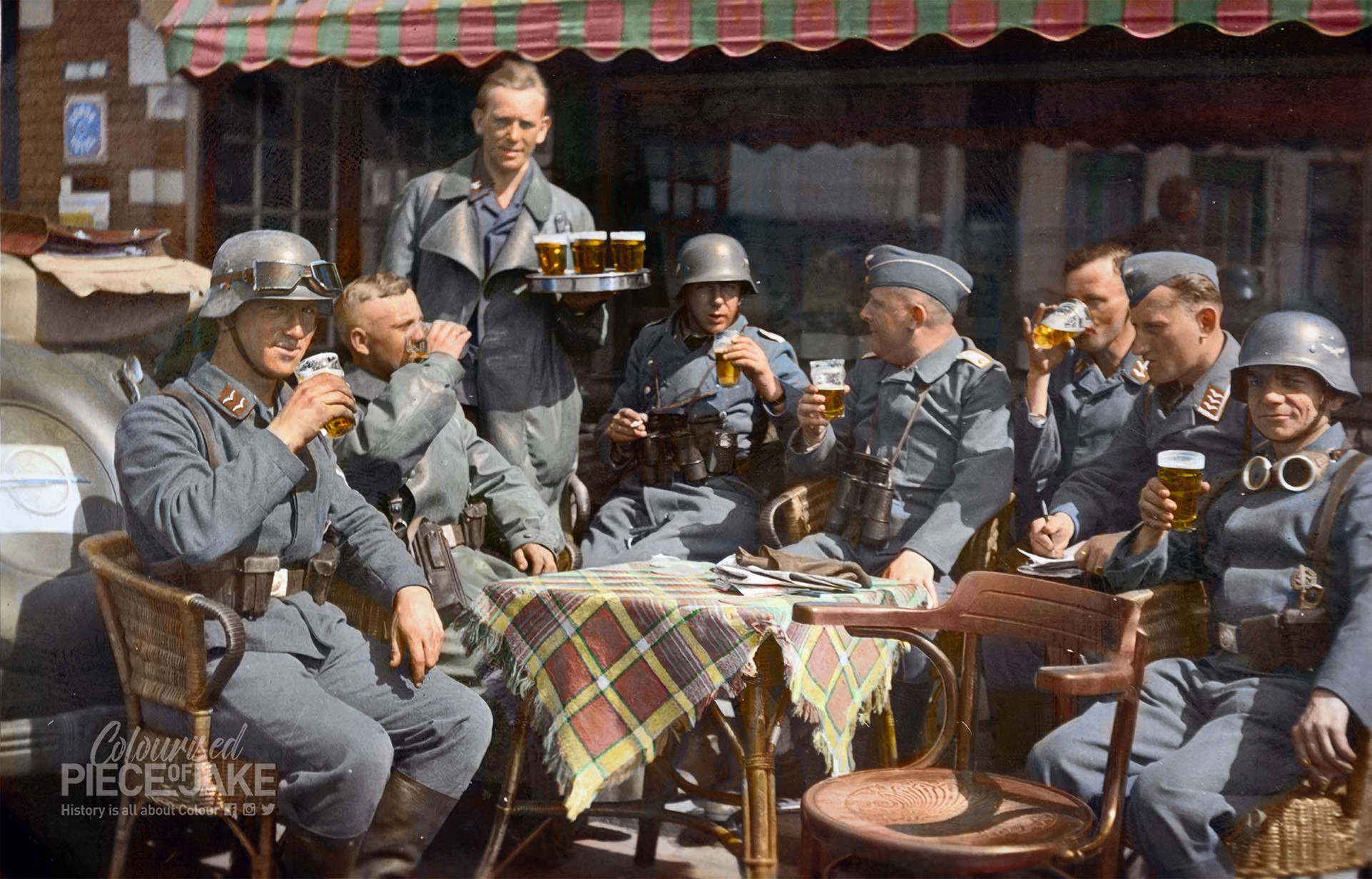 WW2 - A group of German Luftwaffe Signal Corps soldiers (kradmelders ...
