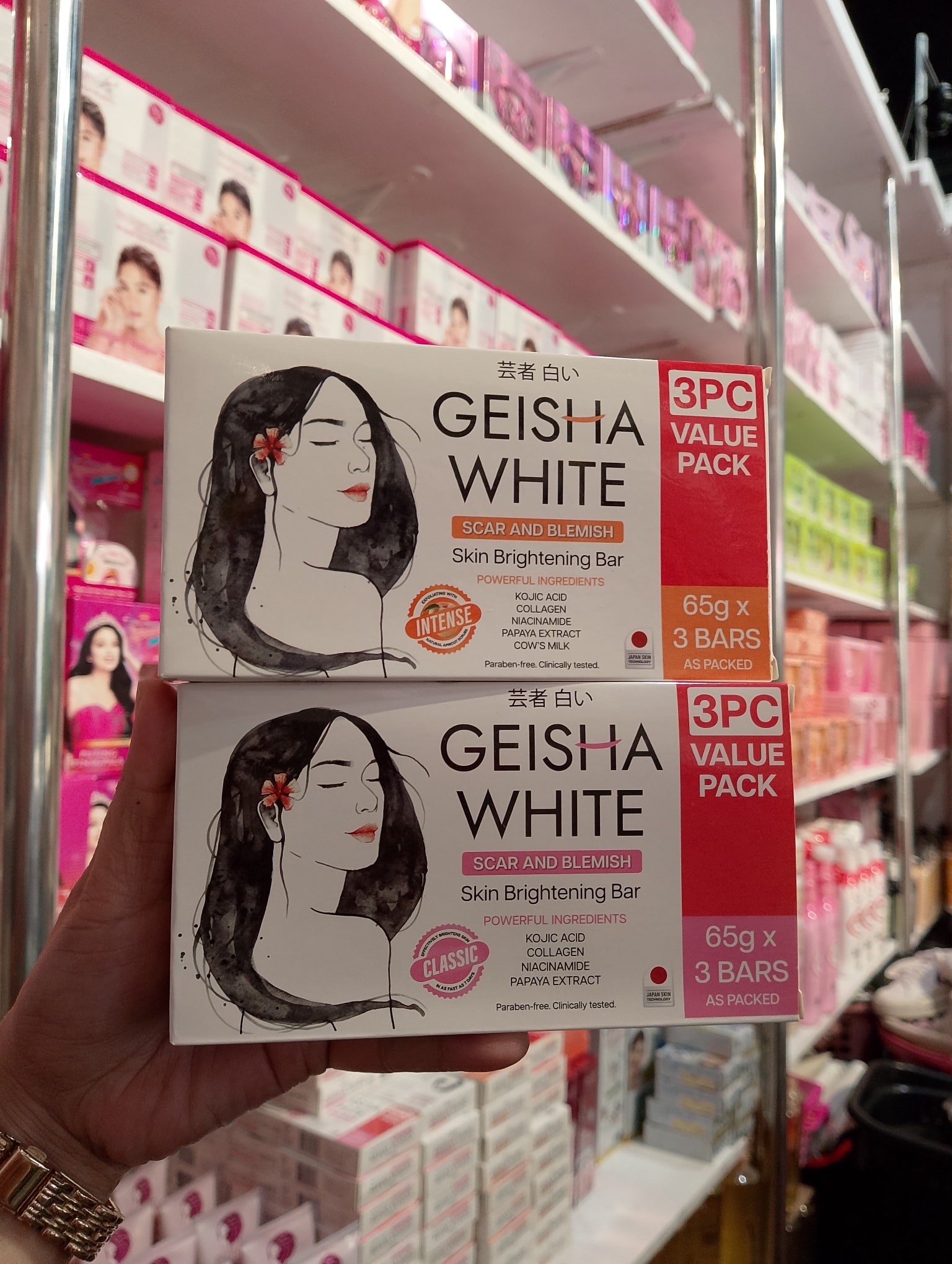 🧡GEISHA WHITE SOAP INTENSE 3 bars Benefits of Geisha White Skin Brightening Bar • Helps fade scars and blemishes • Brightens and evens skin tone • Contains powerful ingredients like Kojic Acid