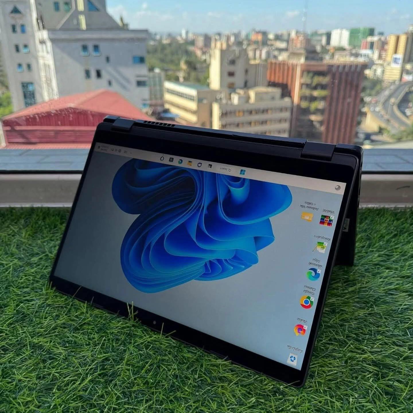 Dell Latitude 5300 2 in 1 Touch-Screen - Intel®️ Core™️ i7-8565U 