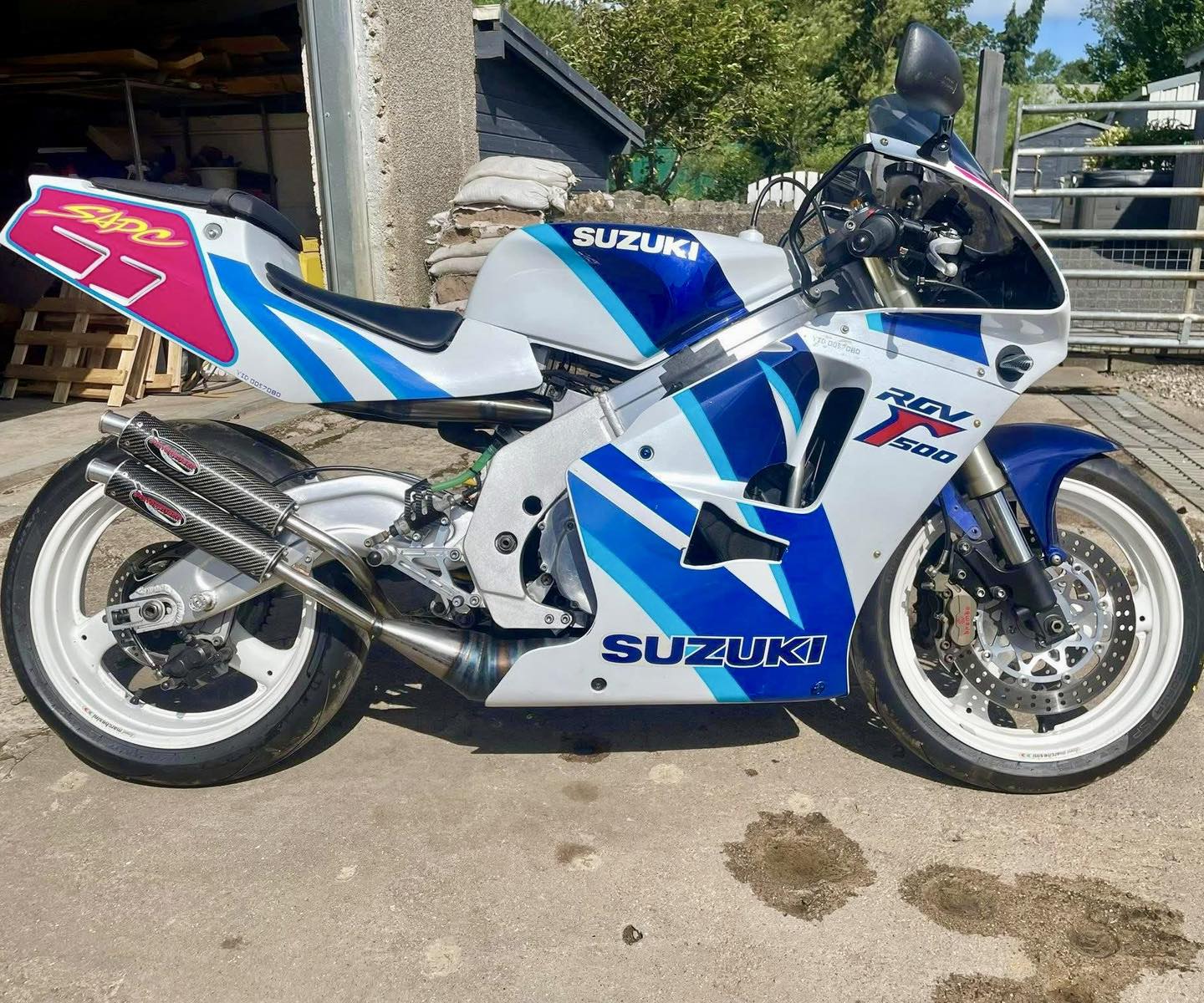 Aussie - Love those pipes! And the colour. Not to mention It being a ...