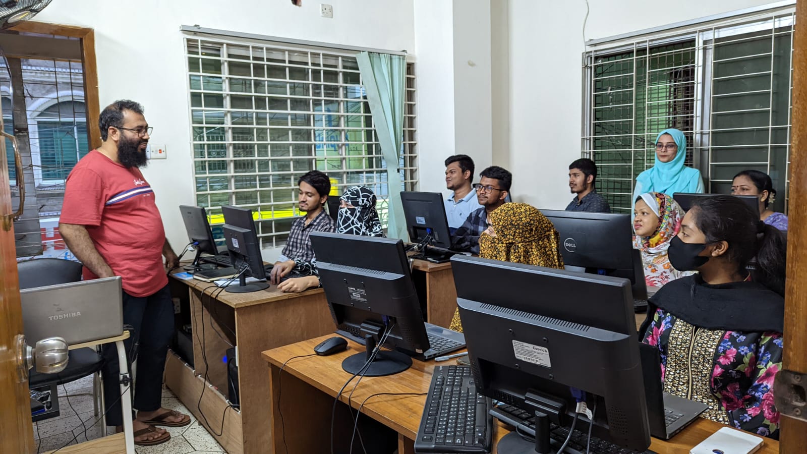 ৩০% ছাড়ে! 🎯 ফ্রিল্যান্সিং ও... - Unique it Institute | Facebook