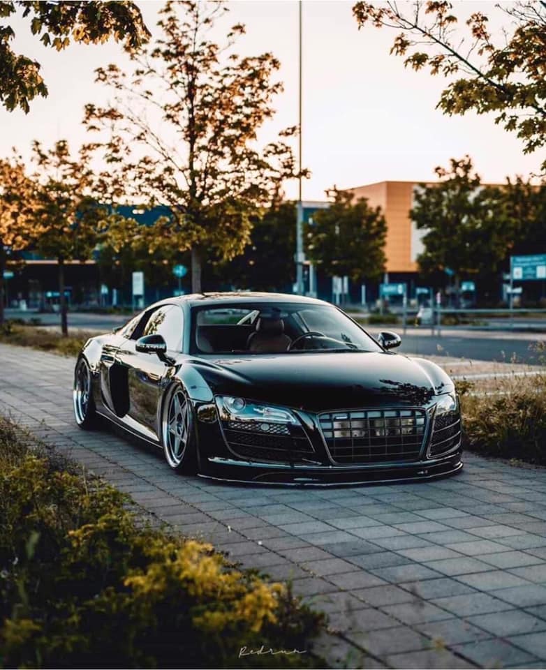 Stanced Audi R8