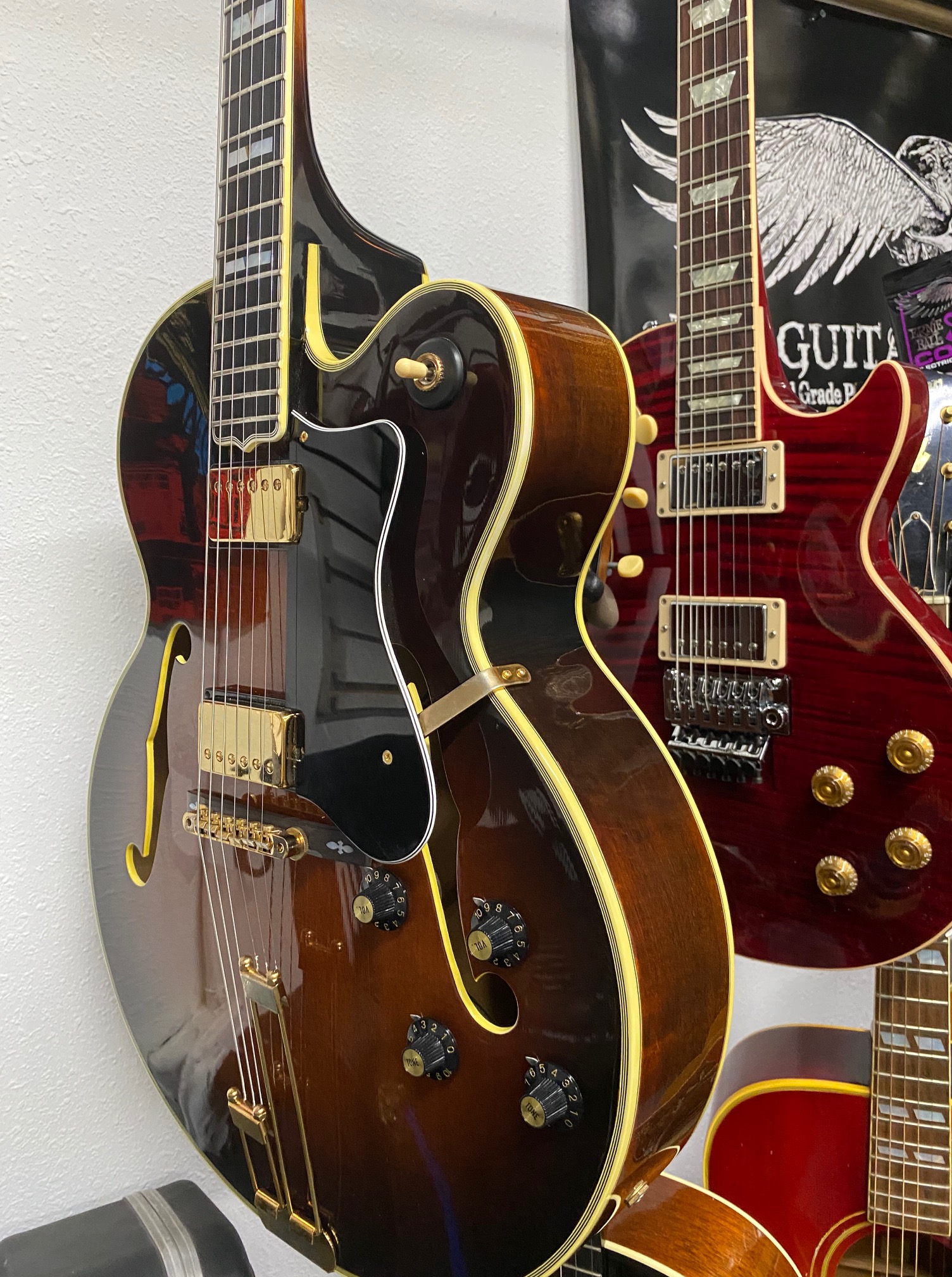 80s Epiphone here. This is the Epiphone Emperor 