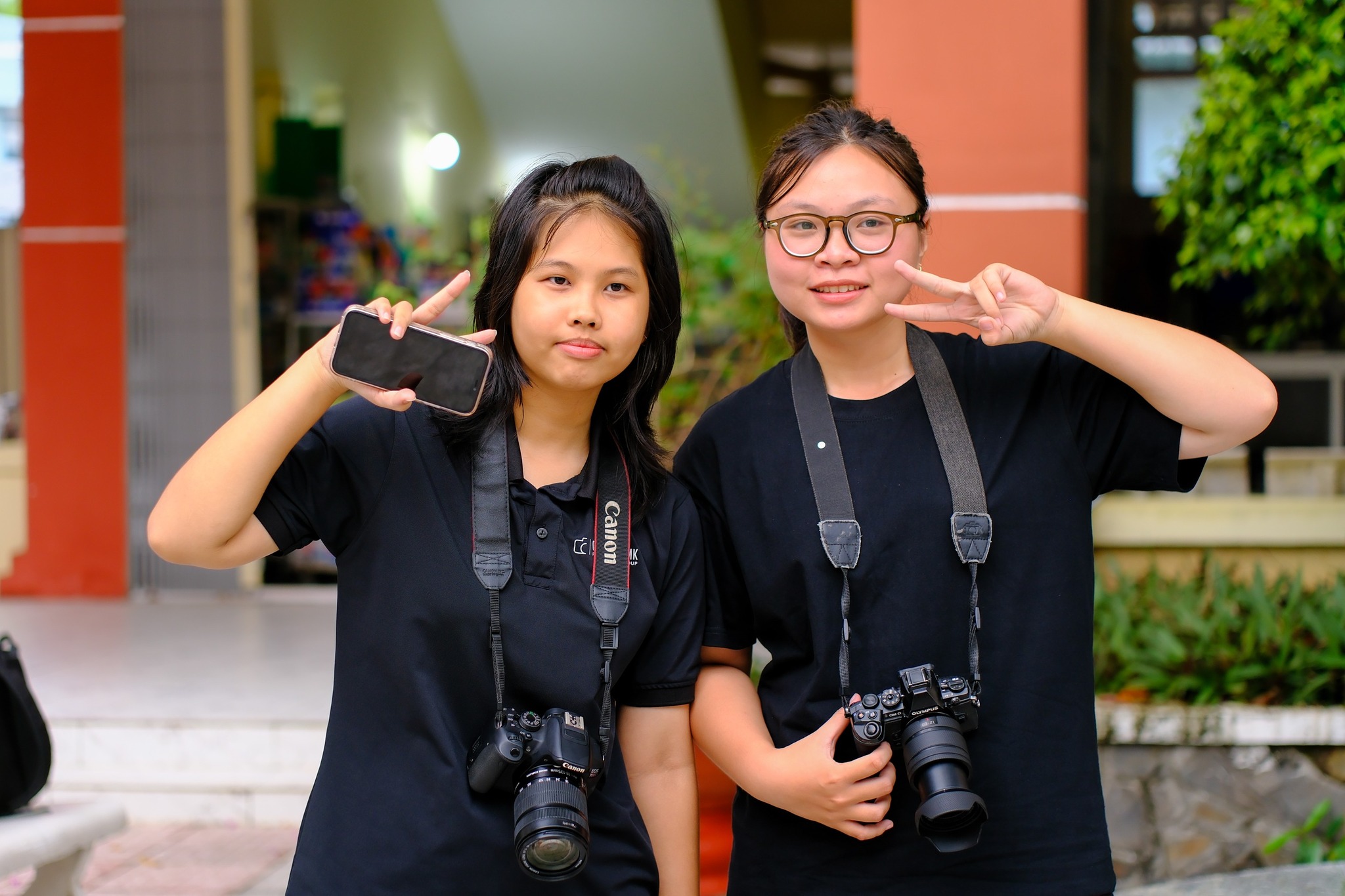 Văn phòng trường... - Văn phòng trường THPT chuyên NTMK - ST