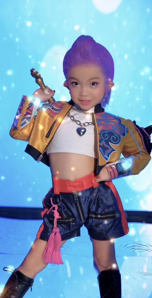 LatestChika.com - THE CUTEST MINI RUMI 💜 Sarina, daughter of dancer ...