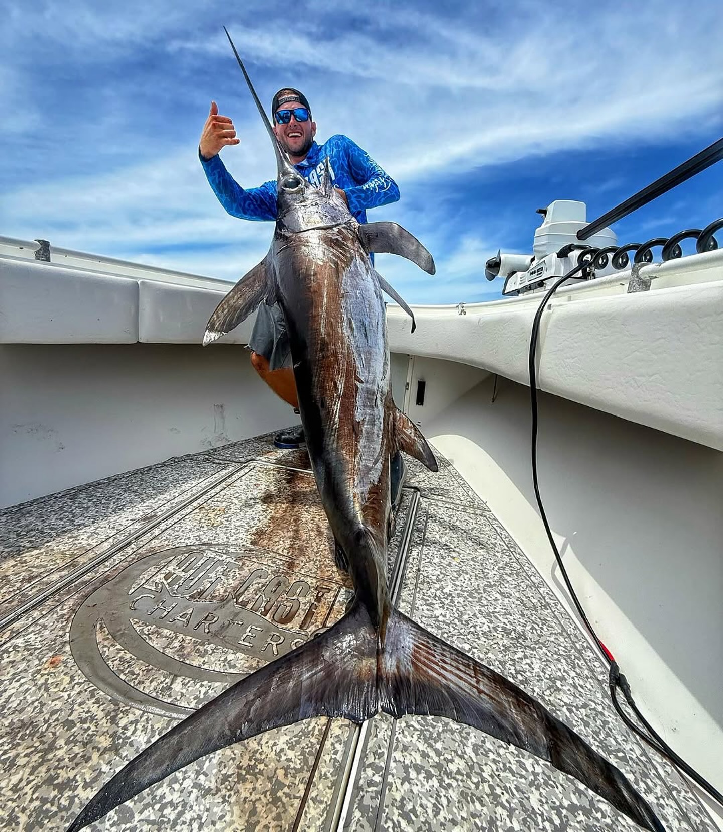 fish 600m with hook blade Yo-Zuri Hybrid Line Clear 600yd 12lb carbon steel blade Impact resistant polypropylene body for durability Versatile Fish 2000 Safety Knife