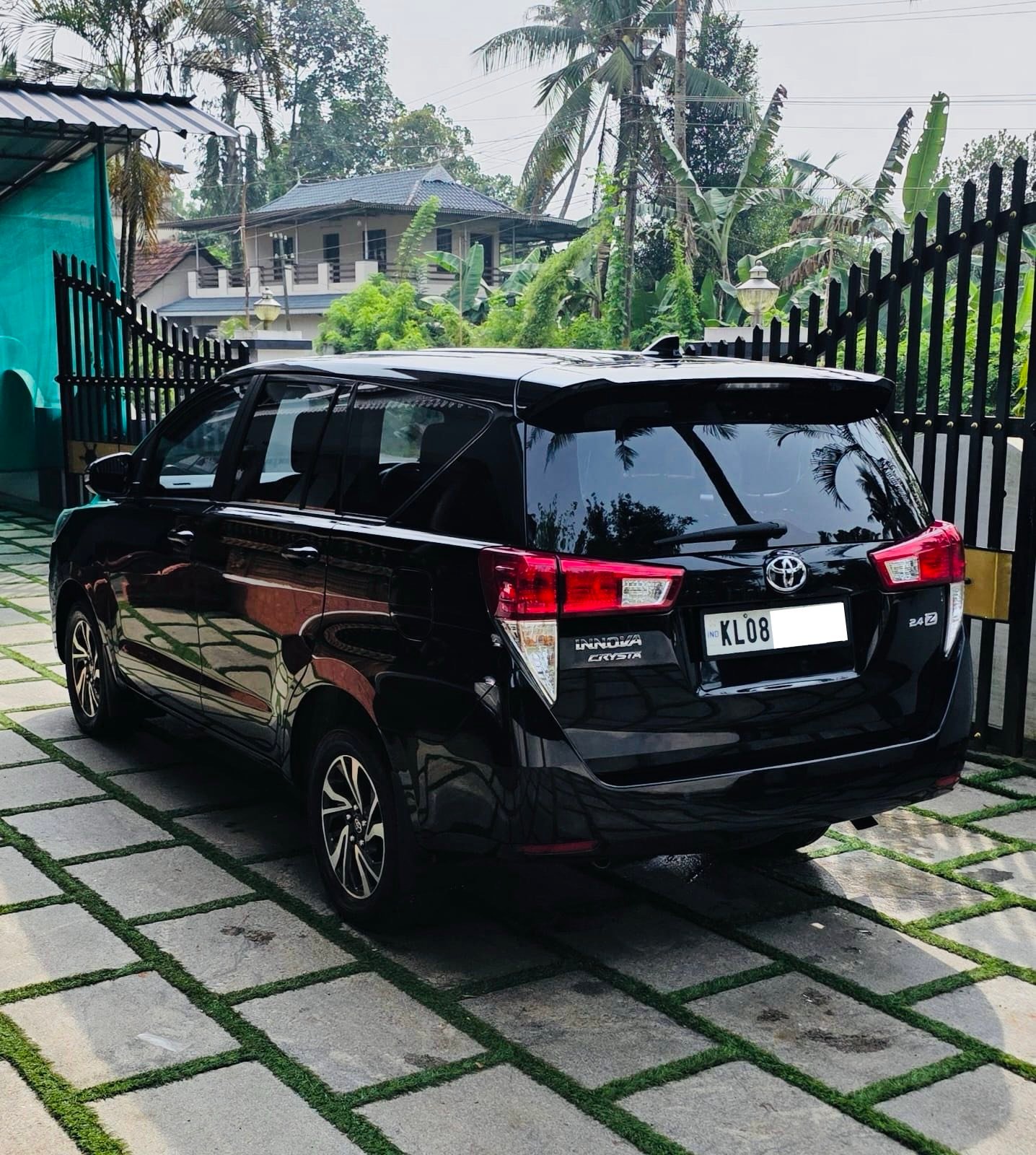 INNOVA CRYSTA 2.4 GX PLUS 8 SEATER DIESEL 2021 AUGUST MONTH SINGLE