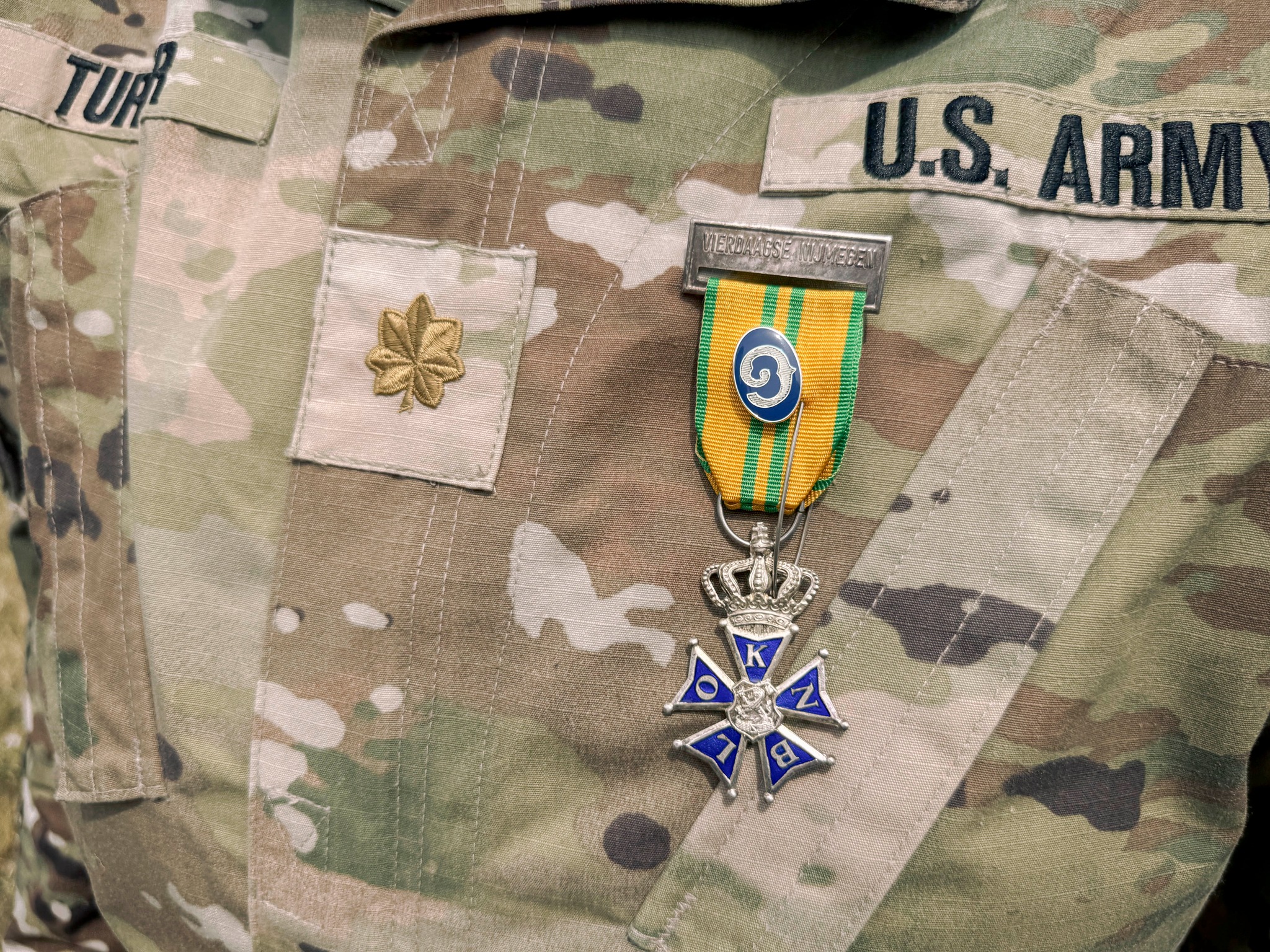 Stars - Army Maj. Samantha Turner wears a medal marking completion of ...