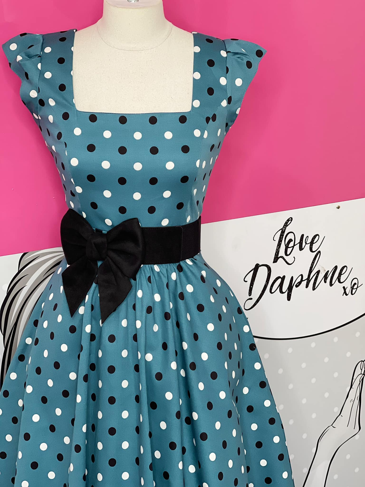 lady v swing dress Oh my! Isn't she pretty!! Introducing the new Mint Velvet from V! The colour of this dress is beautiful! It features: 🤍 Square Neckline 🖤 Capped sleeves 🤍 Full a line dress with pleats