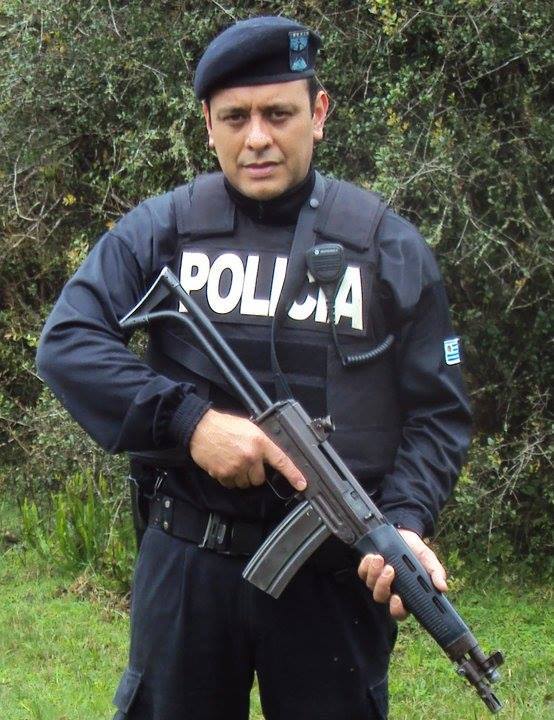 hermanos-en-armas-en-la-paz-y-en-la-guerra-sig-sg-543-rifle-de
