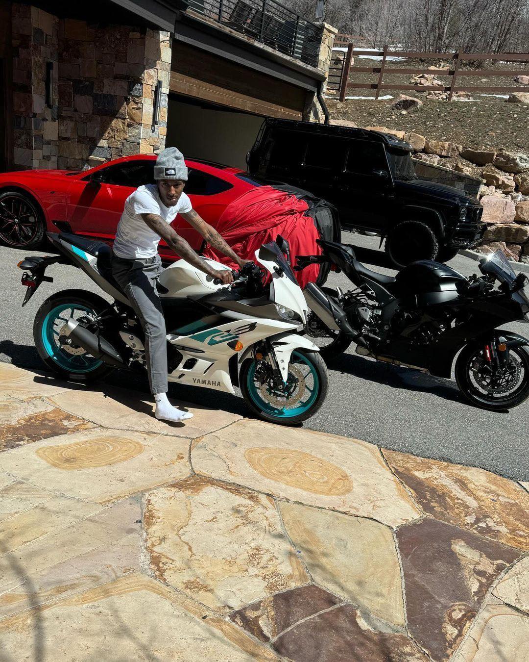 トップス No.10 NBA - NBA YoungBoy showing off his new motorcycle back in 2024