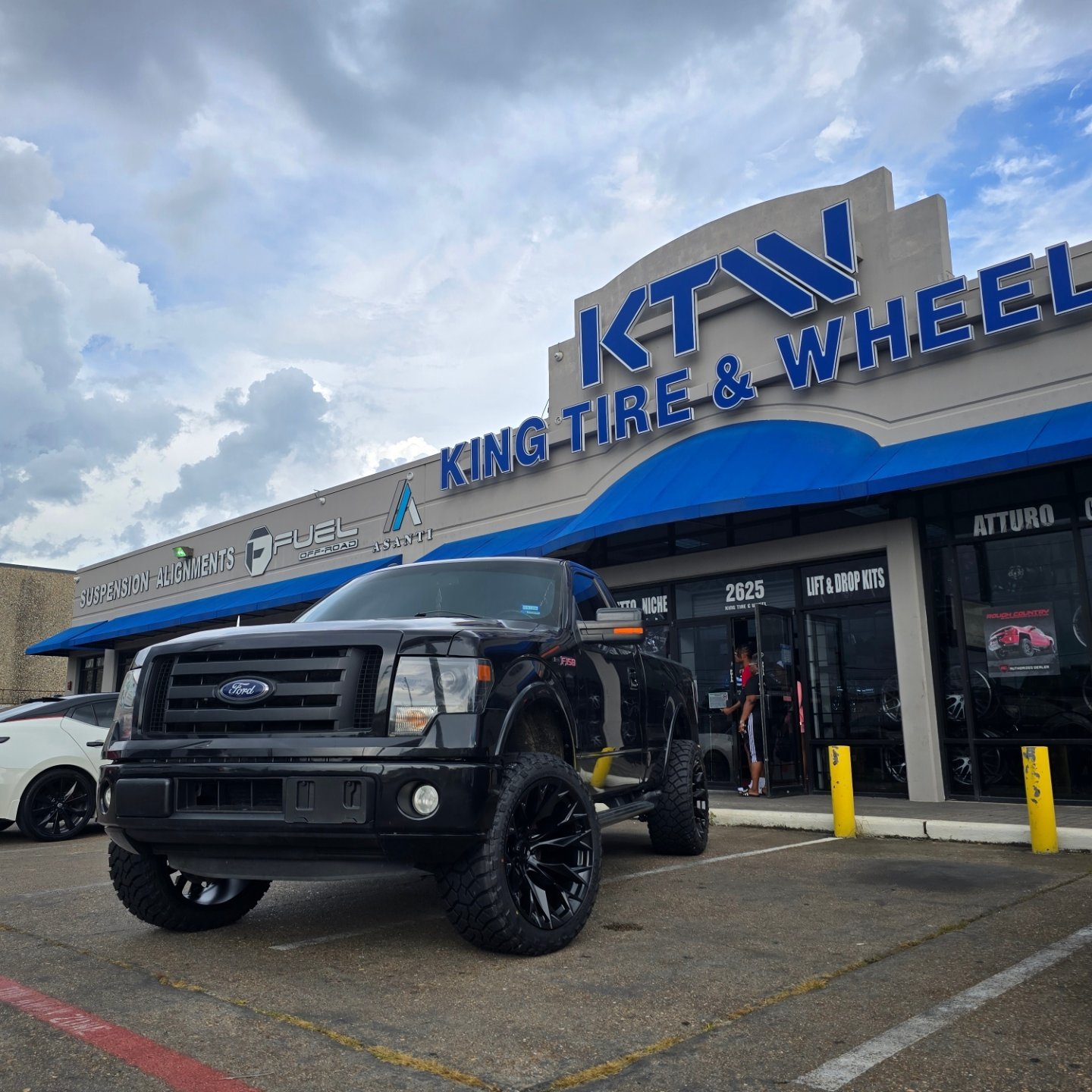 King Tire & Wheel #3 added a new photo. - King Tire & Wheel #3