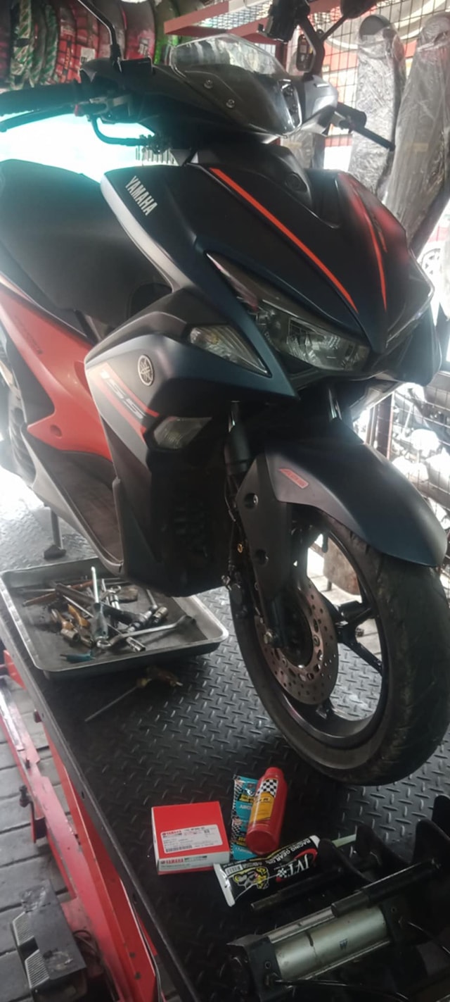 Race Garage - YAMAHA AEROX 🔧FRONT SHOCK REPACK/REPLACE... | Facebook