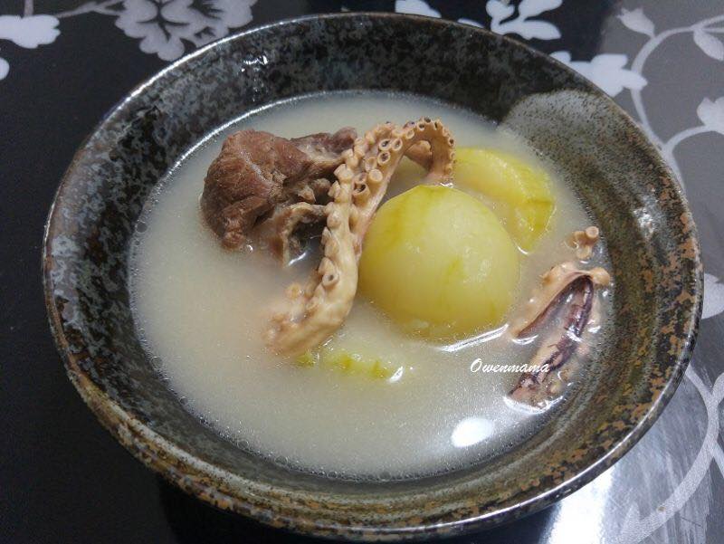 Bot Soup 煲湯 節瓜章魚蠔豉冬菇瑤柱豬骨湯 功效 正氣 有益氣養血 健脾利尿材料 節瓜3條章魚1隻蠔豉1両冬菇