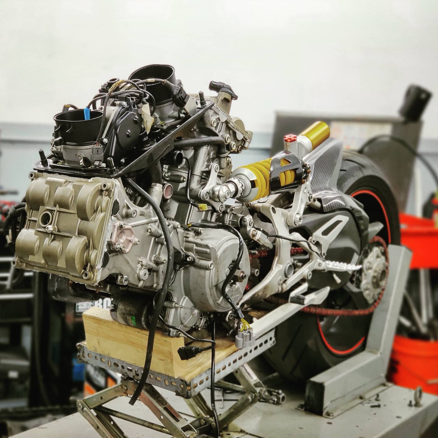 LI Racing - I love minimal chassis design. 👽👨‍🚀...