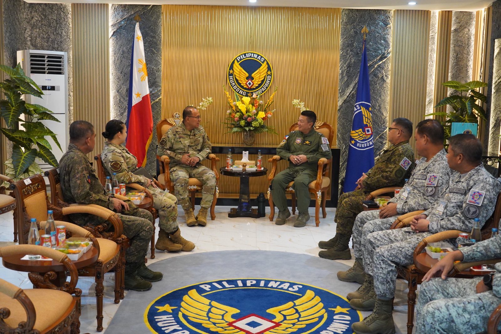 Philippine - MGen Francisco Jr together with Col Muñoz , PACAF, AFP ...