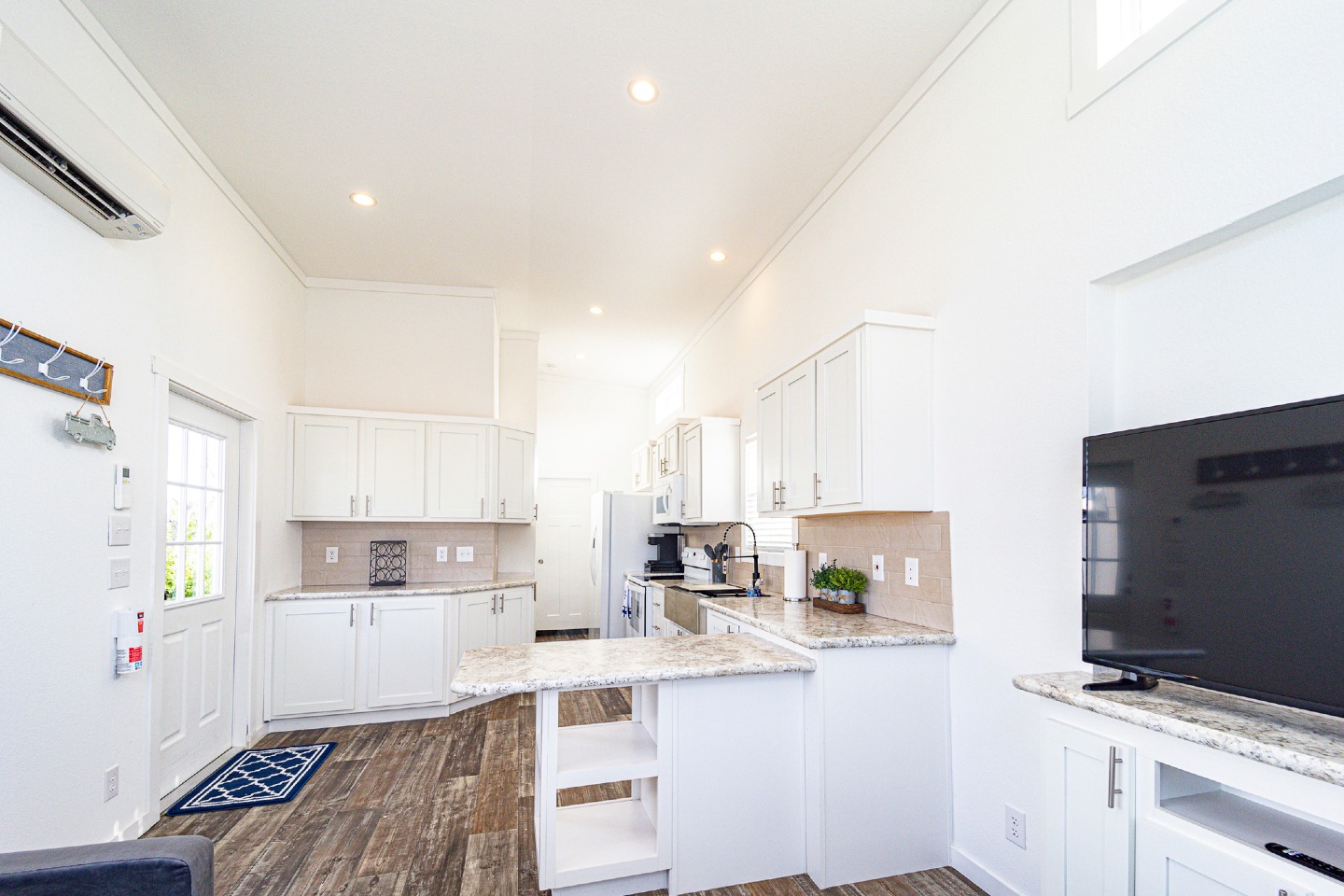 Jetstream - Expecting company for the holidays? Give your guests the ...
