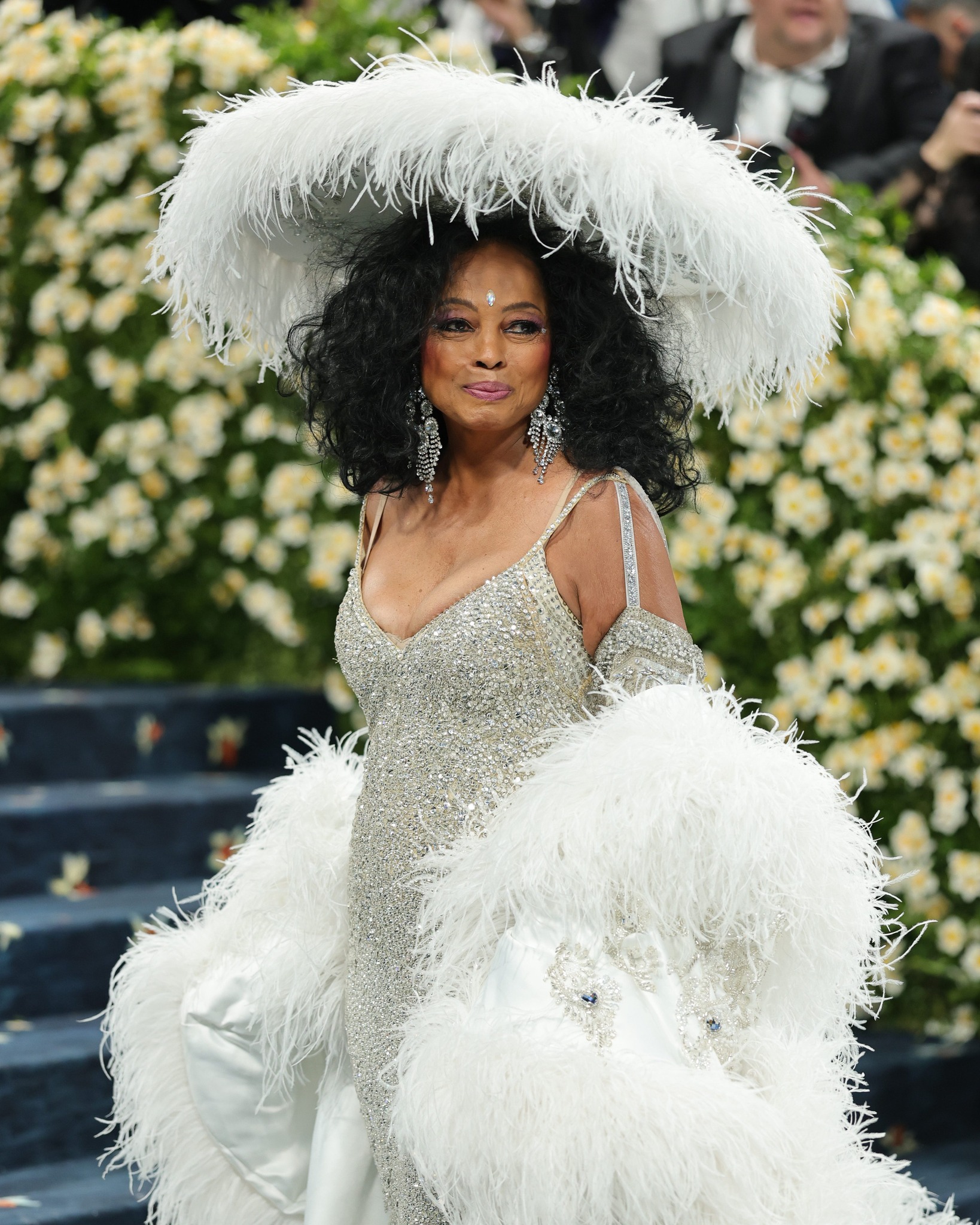 diana ross white dress gold wings made her first Met Gala appearance in over 20 years last night — and yes, it was worth the wait 😍 📷 Getty Images sexy black cocktail dress