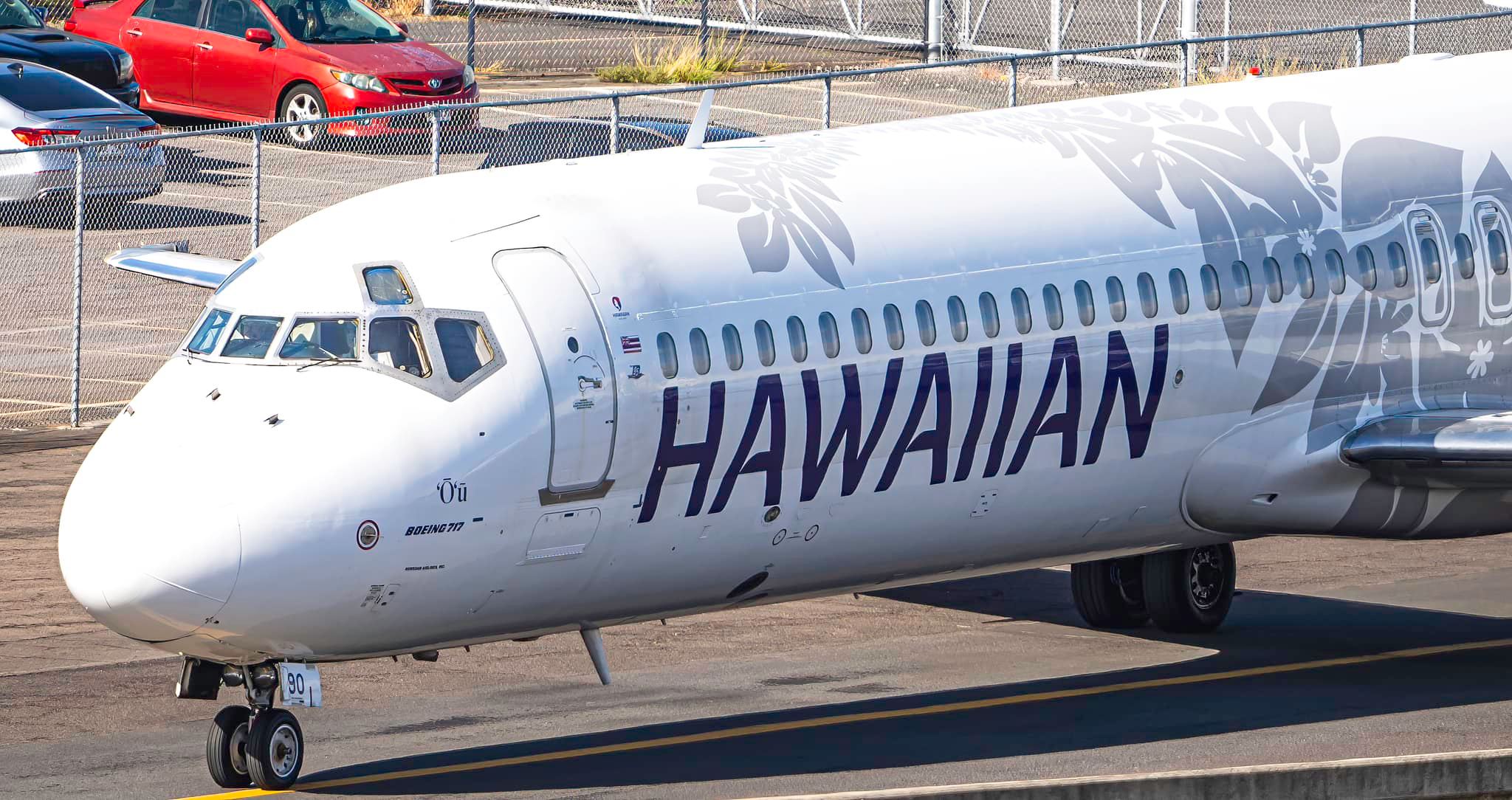 New Lilo and Stitch movie markings on Hawaiian Air Boeing 717