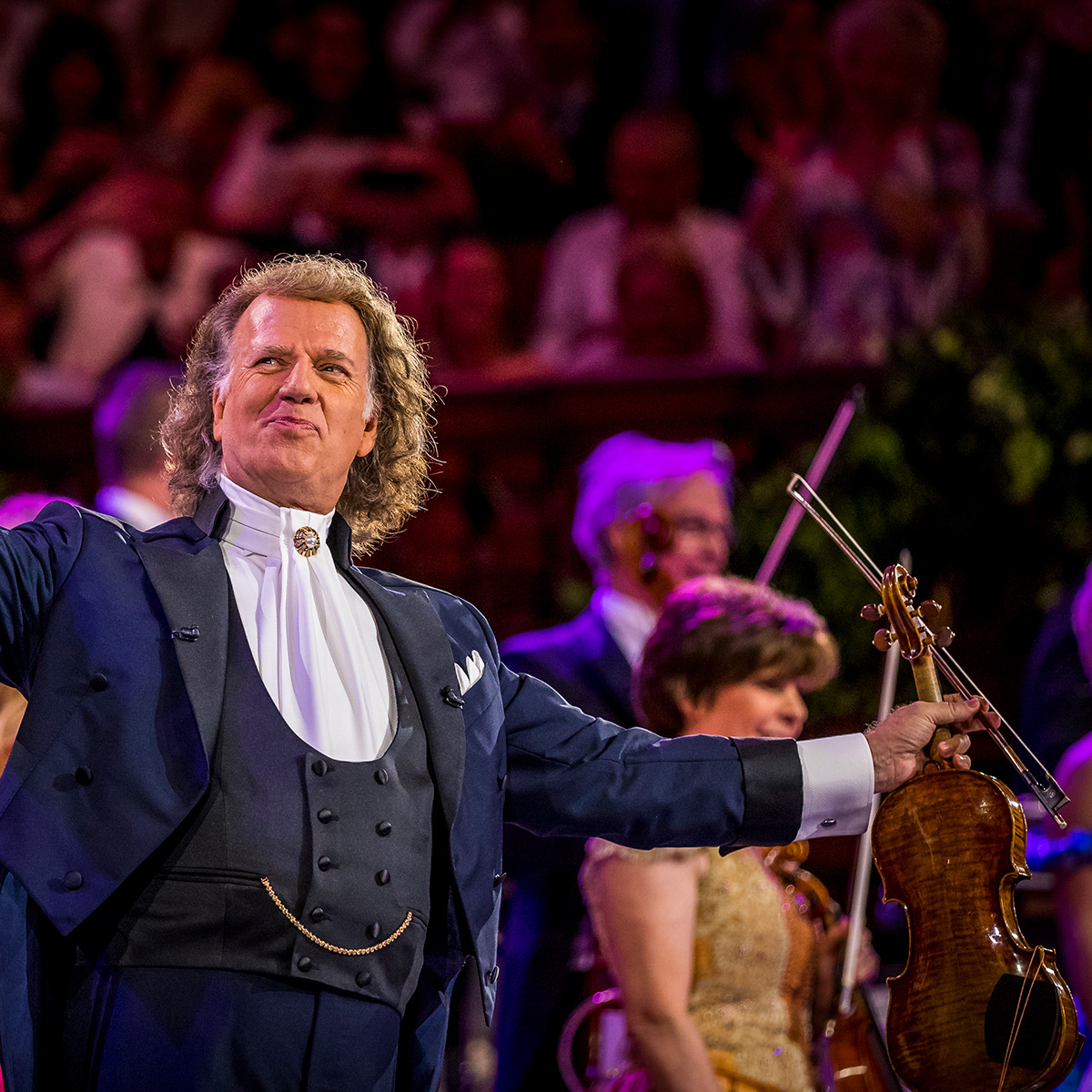axs - 🎻 World-renowned violinist and conductor André Rieu... | Facebook