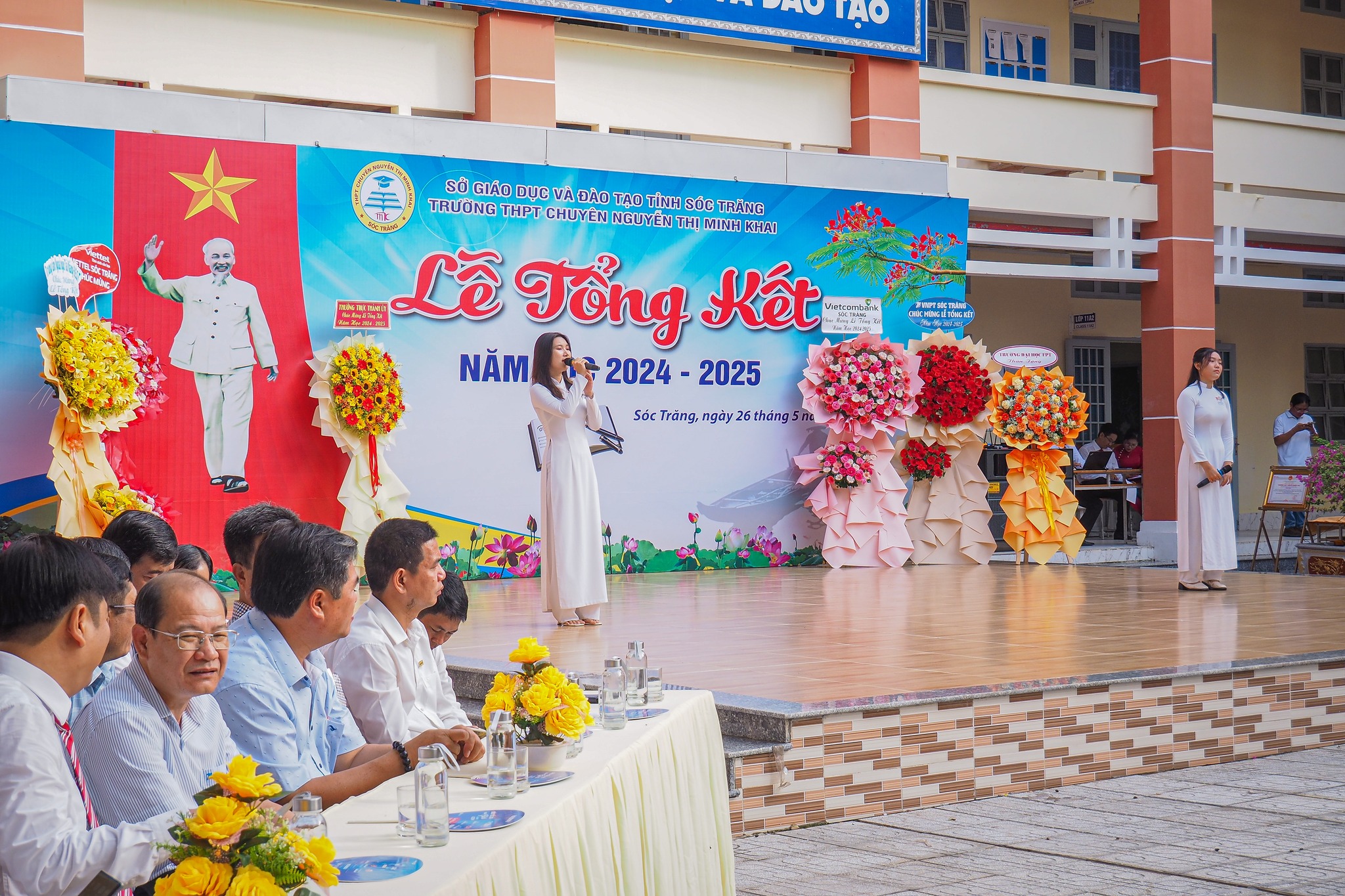 Văn phòng trường... - Văn phòng trường THPT chuyên NTMK - ST