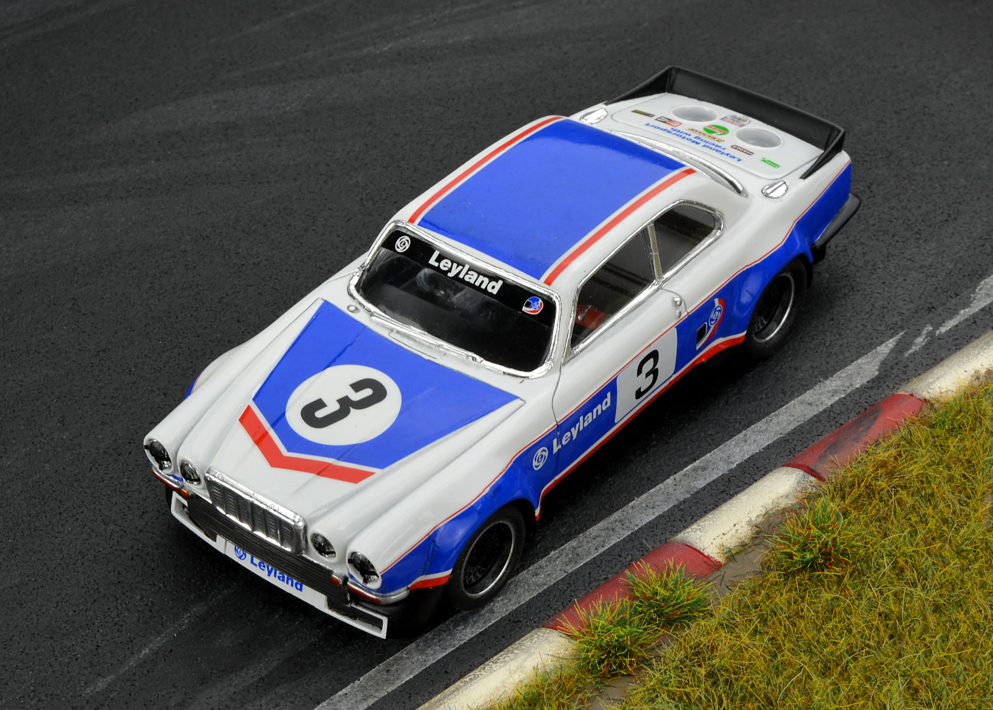 PCS Broadspeed Jaguar XJ12C Big Cat 1/32 slot car kit. Ref: PCS