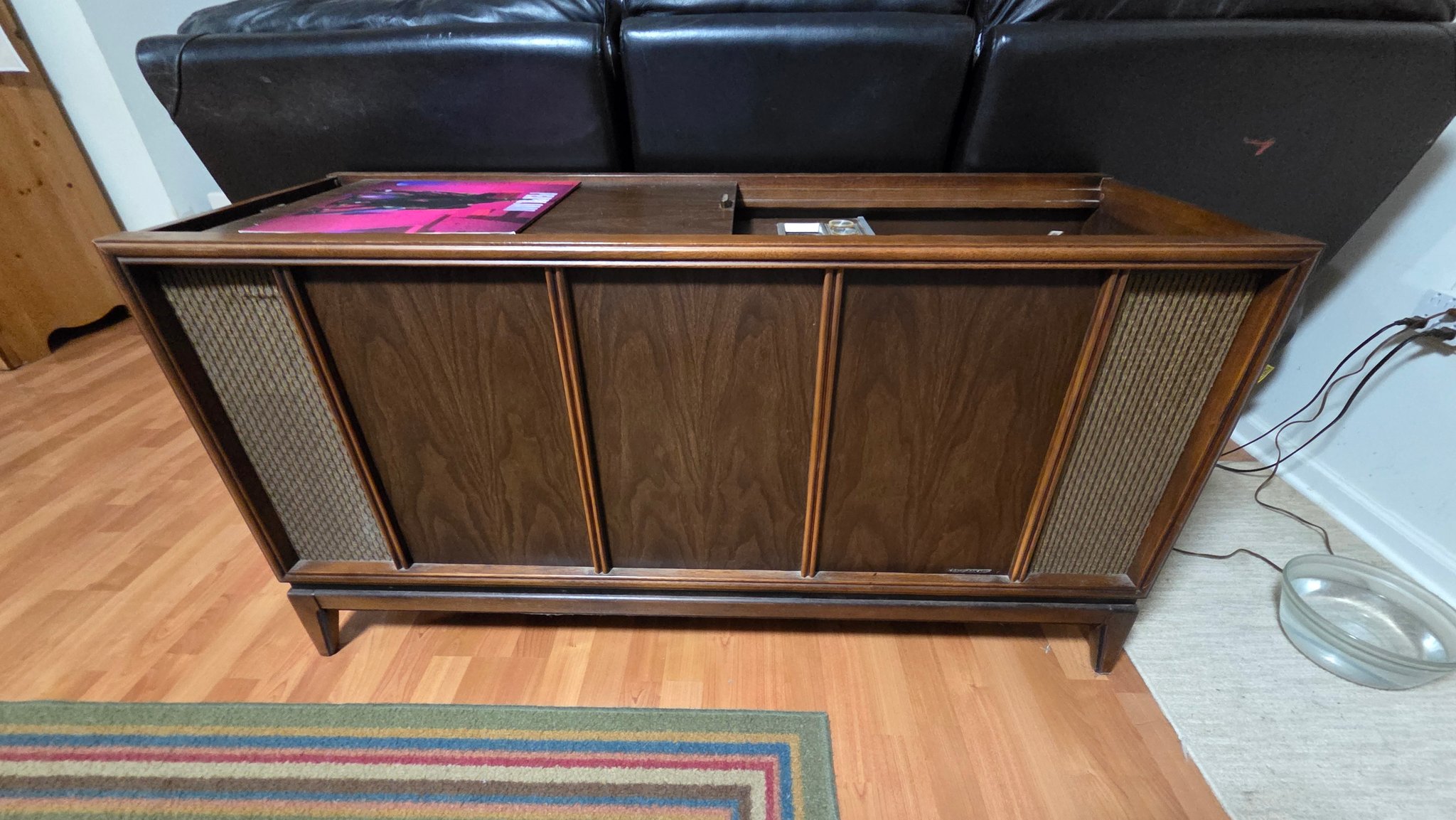 How to date a Magnavox Astro-Sonic cabinet