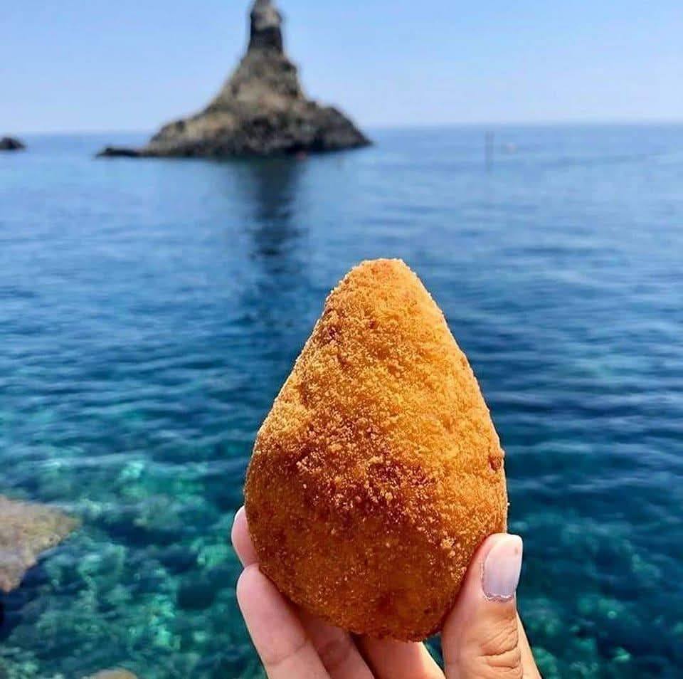 Etna in mare