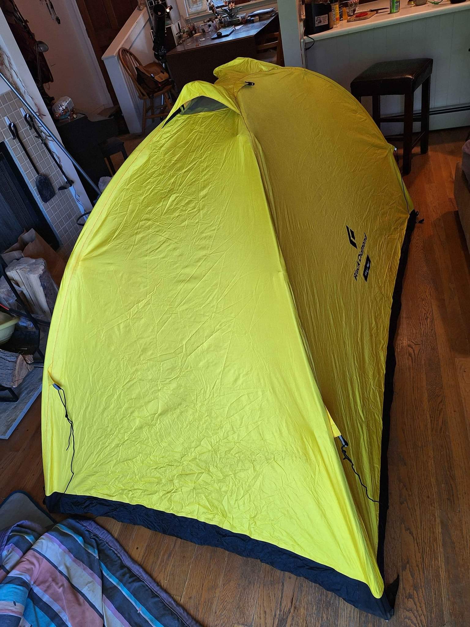 light pop up tent MordenApe 10x10 Pop-up Canopy with Light, Upgraded One-Push Tent with Straight Leg, Outdoor Camping Tent, Cooking Canopy Tents with Wheeled Carry Case,Black 10x10 : Patio, Lawn & Garden Select Vehicle:Ford Ranger | 5' | 2019+ DIM=21.62x20.25x2 Be seen The roof of a