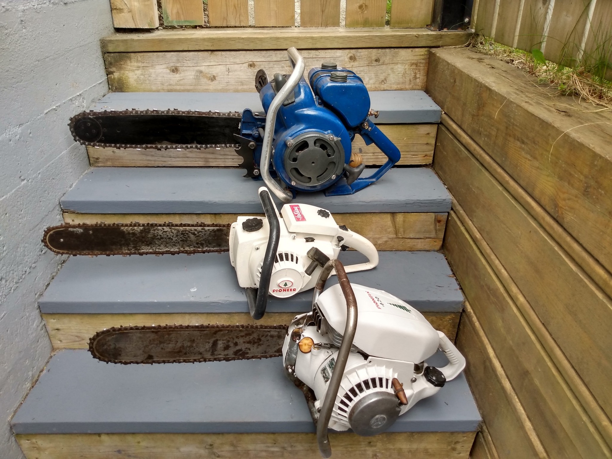 Sure do like working on my old chainsaw collection