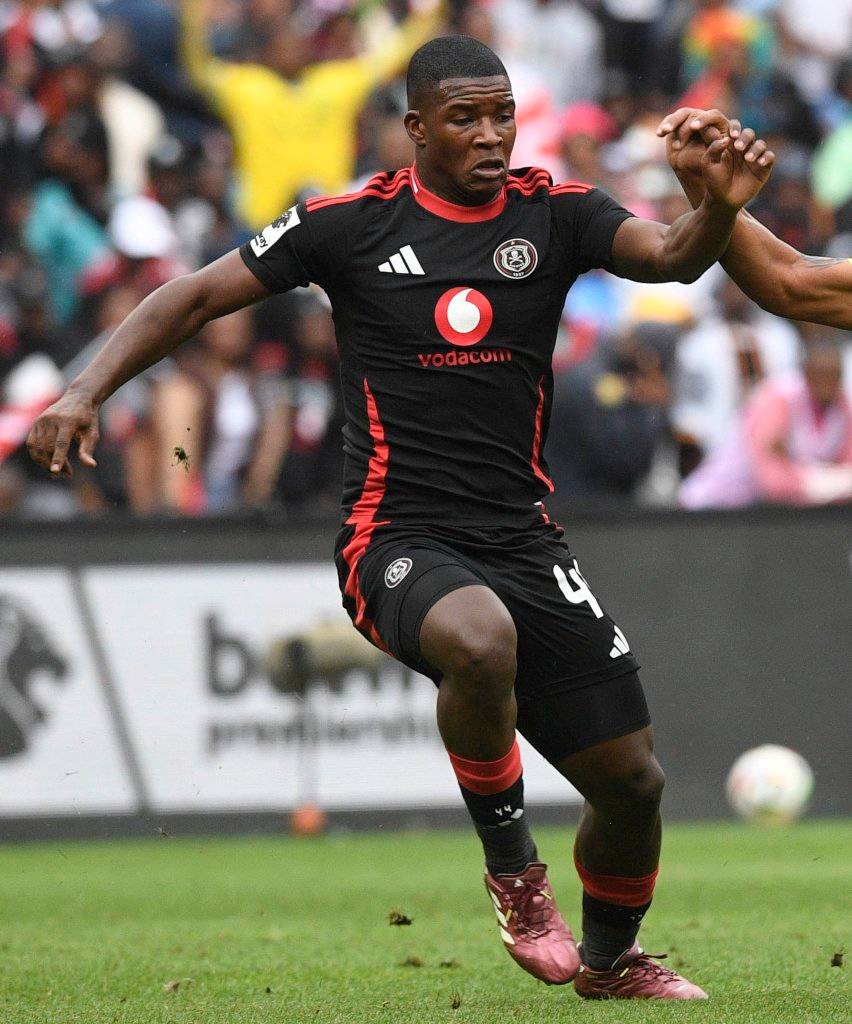 First corner, Goal. No... - Journalist Lotshiwe Ntuli | Facebook