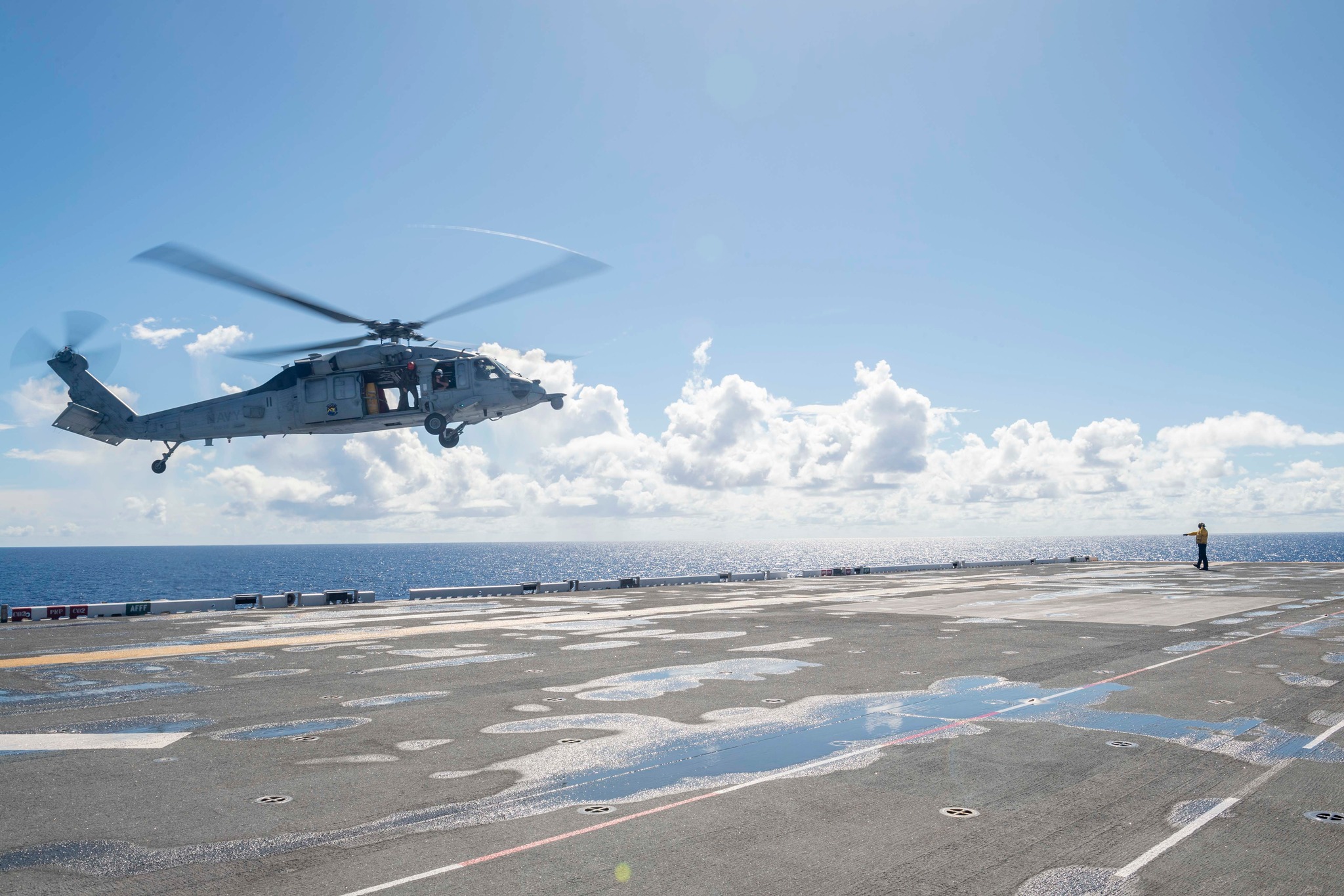 U.S. - 🚁 Teamwork makes the dream work ⚓🇺🇸 An MH-60S Seahawk, from ...
