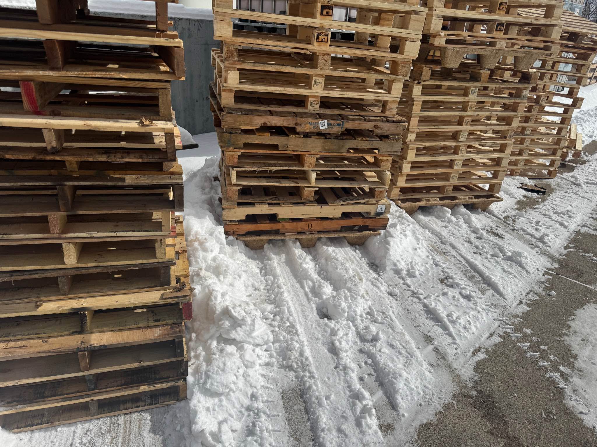 Free pallets / wood - Miscellaneous - Flint, Michigan | Facebook ...