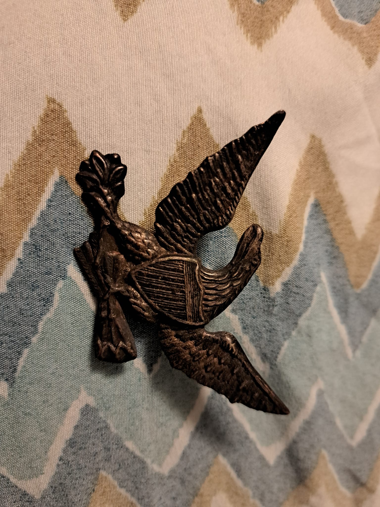 What is the origin, age, and type of bird depicted in this eagle item?