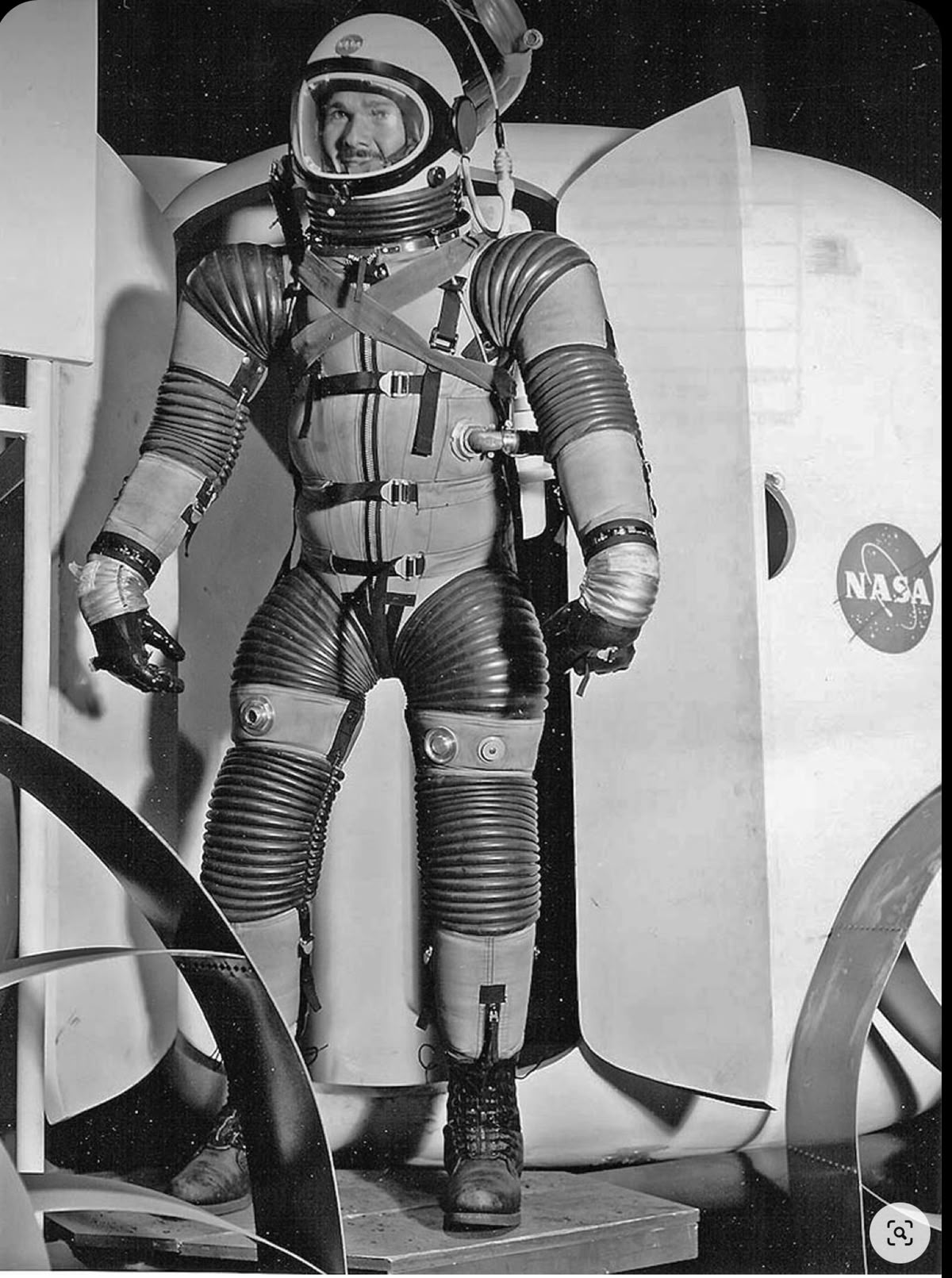 The Vault of the... - The Vault of the Atomic Space Age