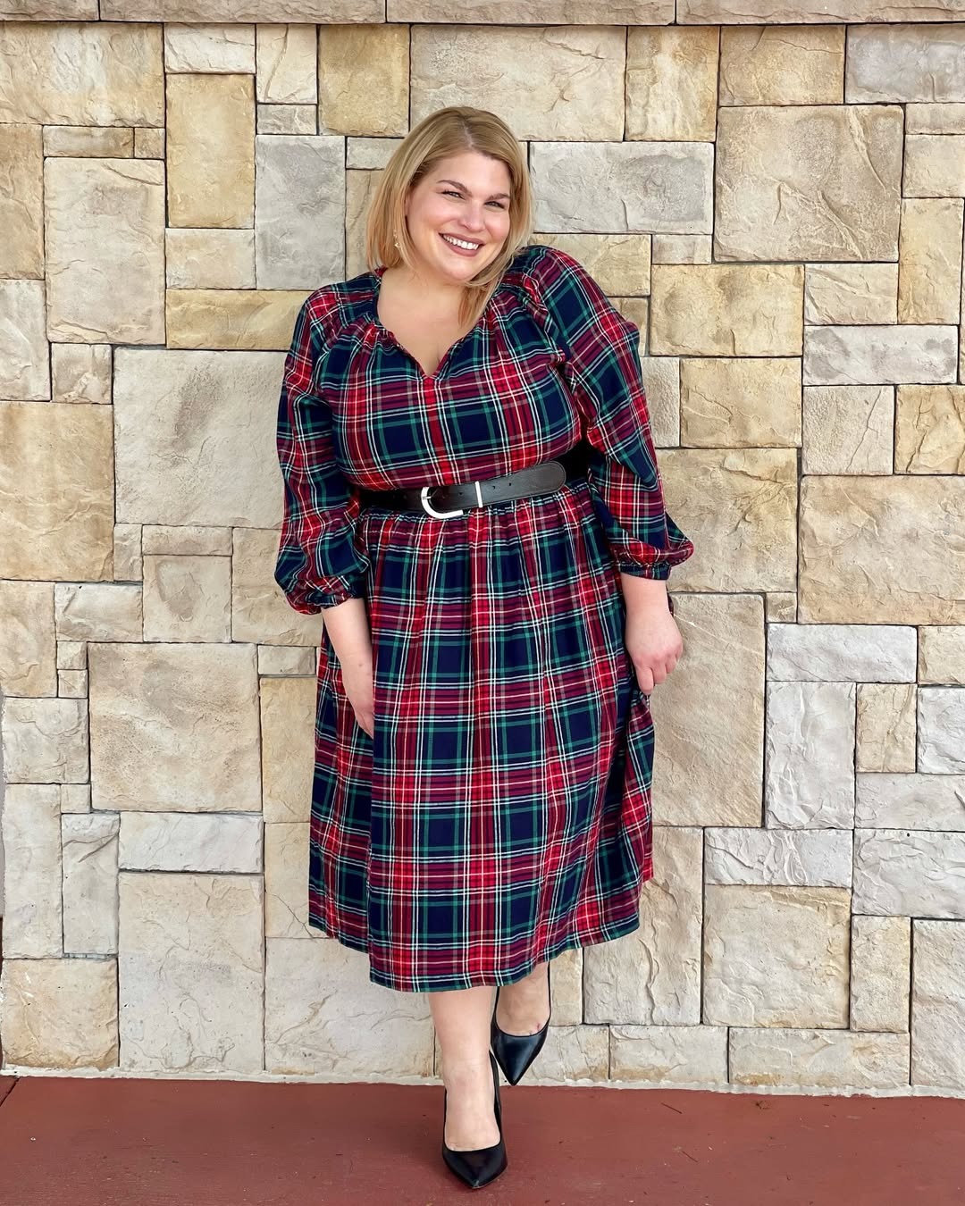 So THIS is what the perfect Christmas Eve party dress looks like 😍 Shop: http://spr.ly/6186vJCiO