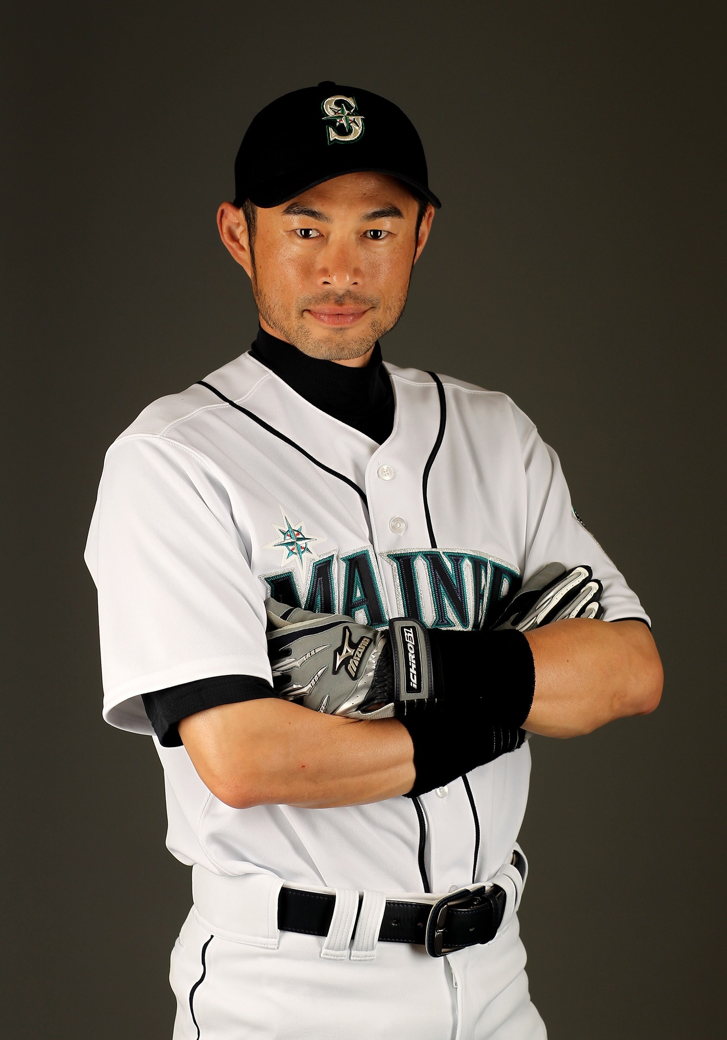Ichiro singled to begin the third MLB game of his career in 2001
