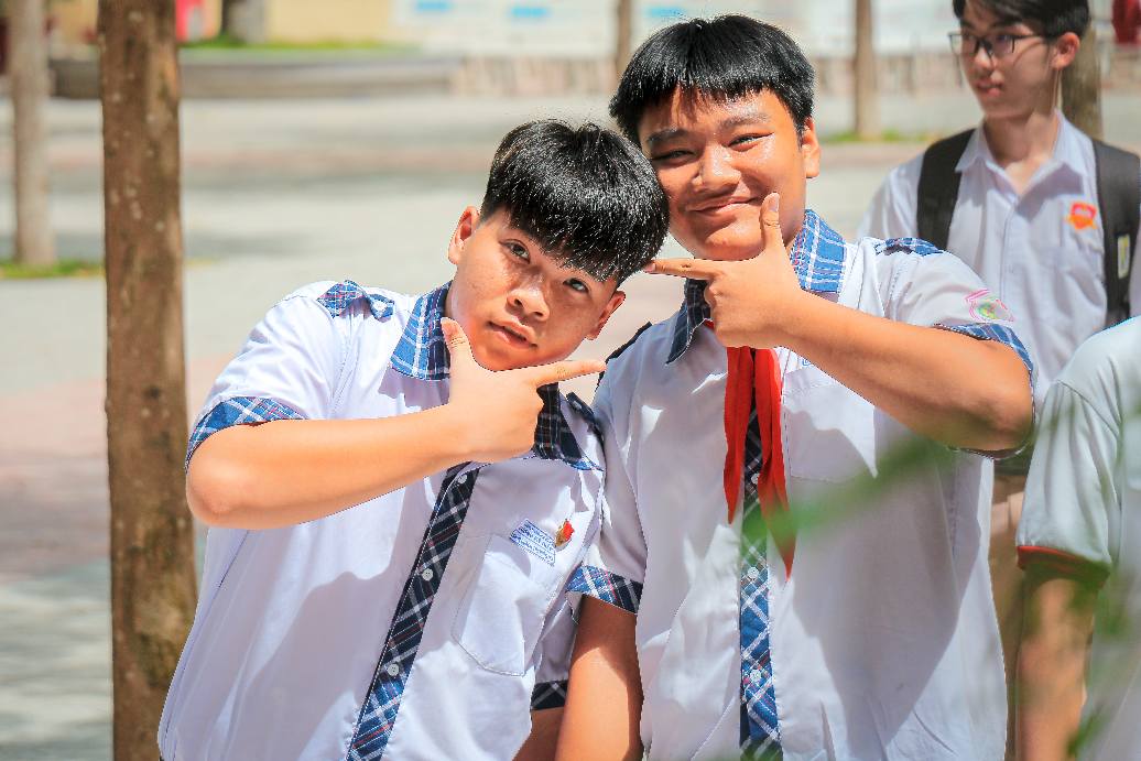 Văn phòng trường... - Văn phòng trường THPT chuyên NTMK - ST