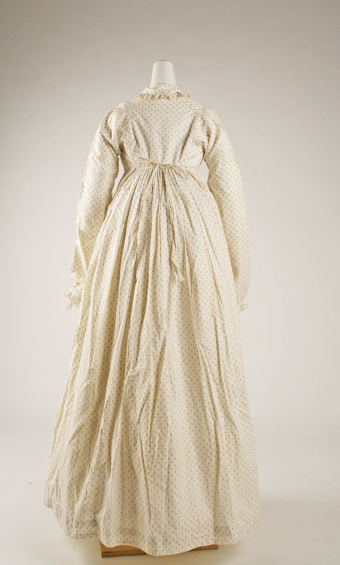 19th-century ladies' dressing gowns and morning dress