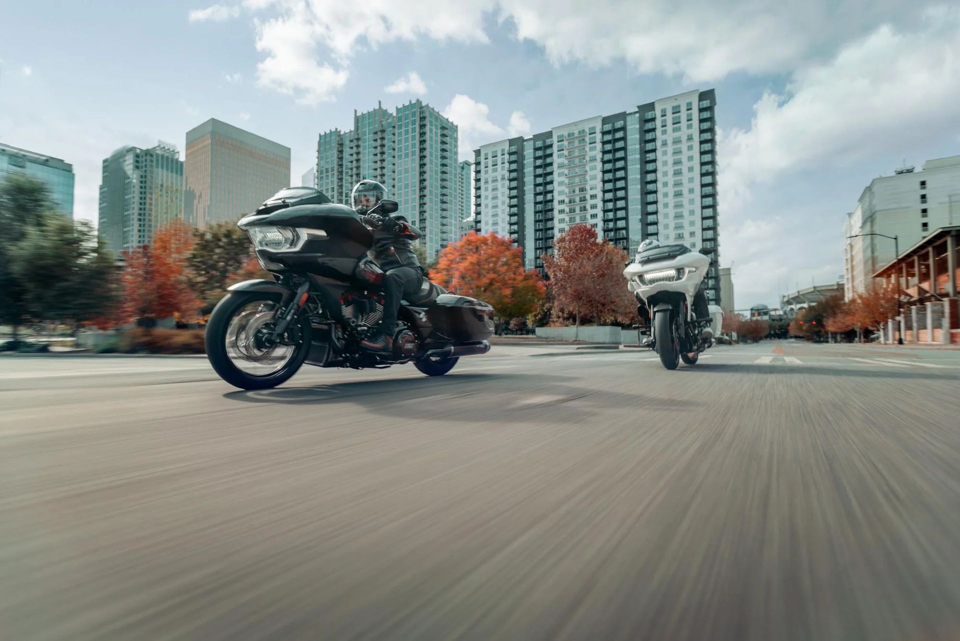 Gateshead - CVO™ ROAD GLIDE ST® - KING OF THE BAGGERS🔥 The Milwaukee ...