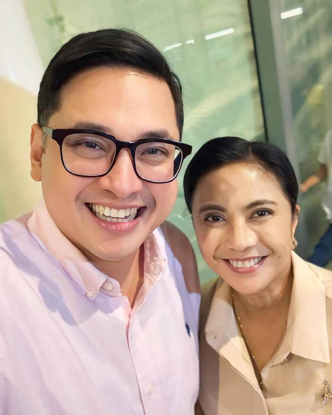 ABS-CBN - Ibinahagi ni Naga City mayor-elect Leni Robredo ang selfie ...