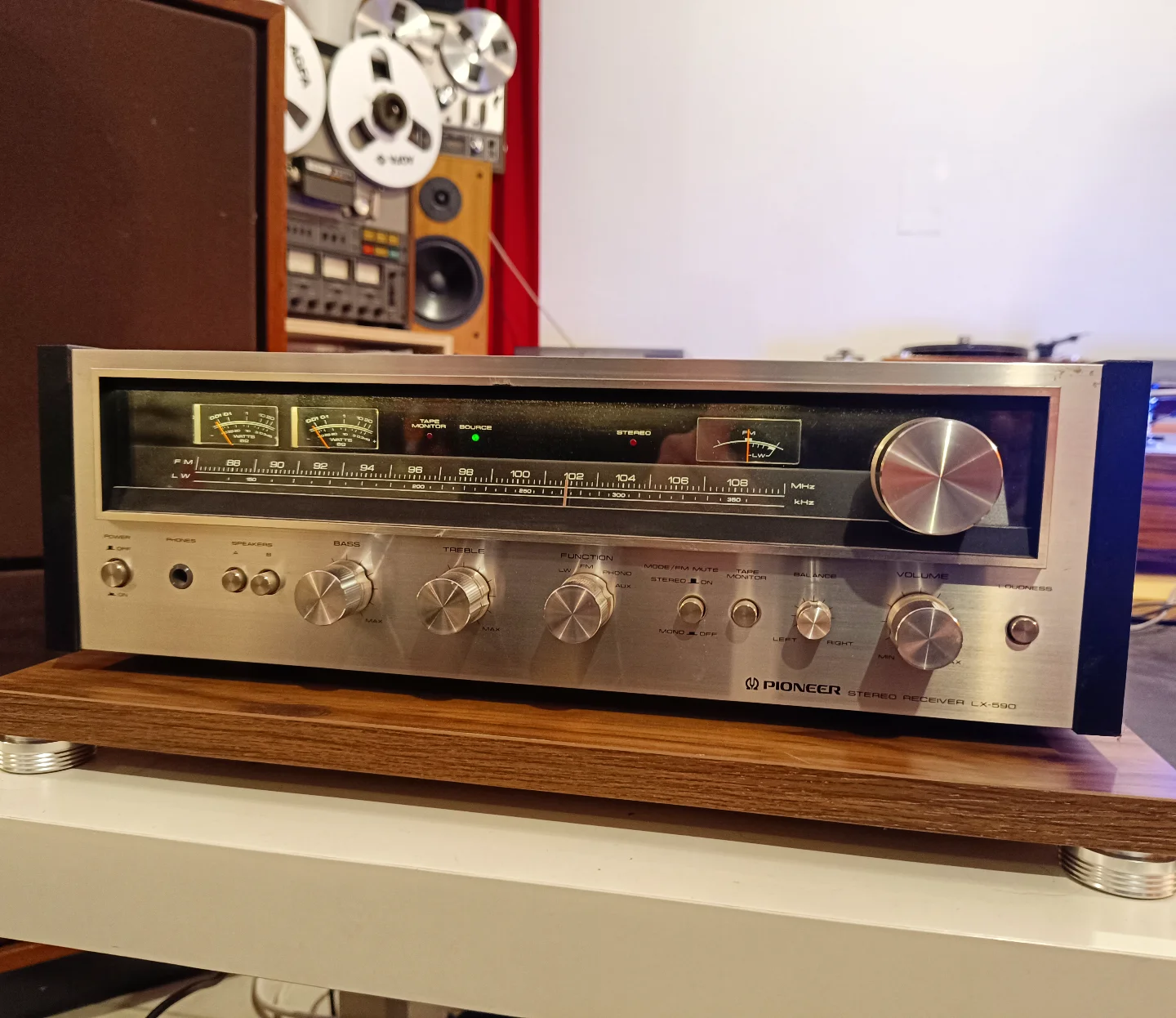 Pioneer LX-590 stereo receiver in absolutely excellent condition