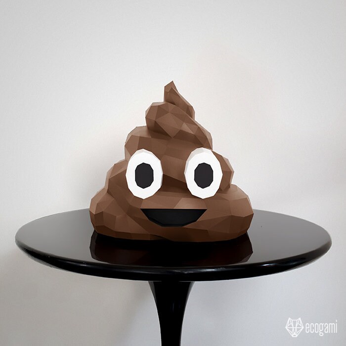 Emoji caca sculpture papercraft,... - Papercraft Ecogami | Facebook