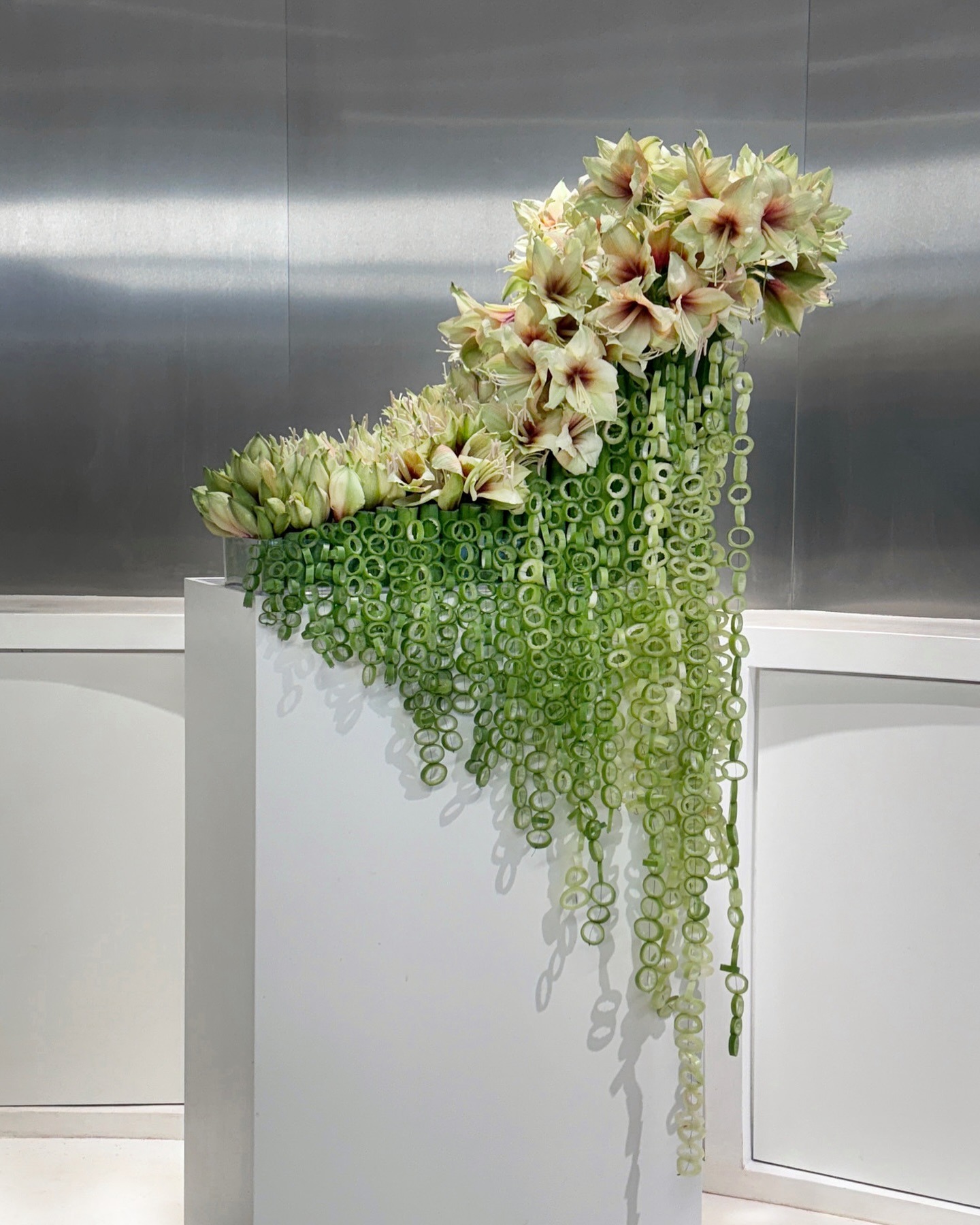 Floral - This design takes the threading technique to a new level. Must ...