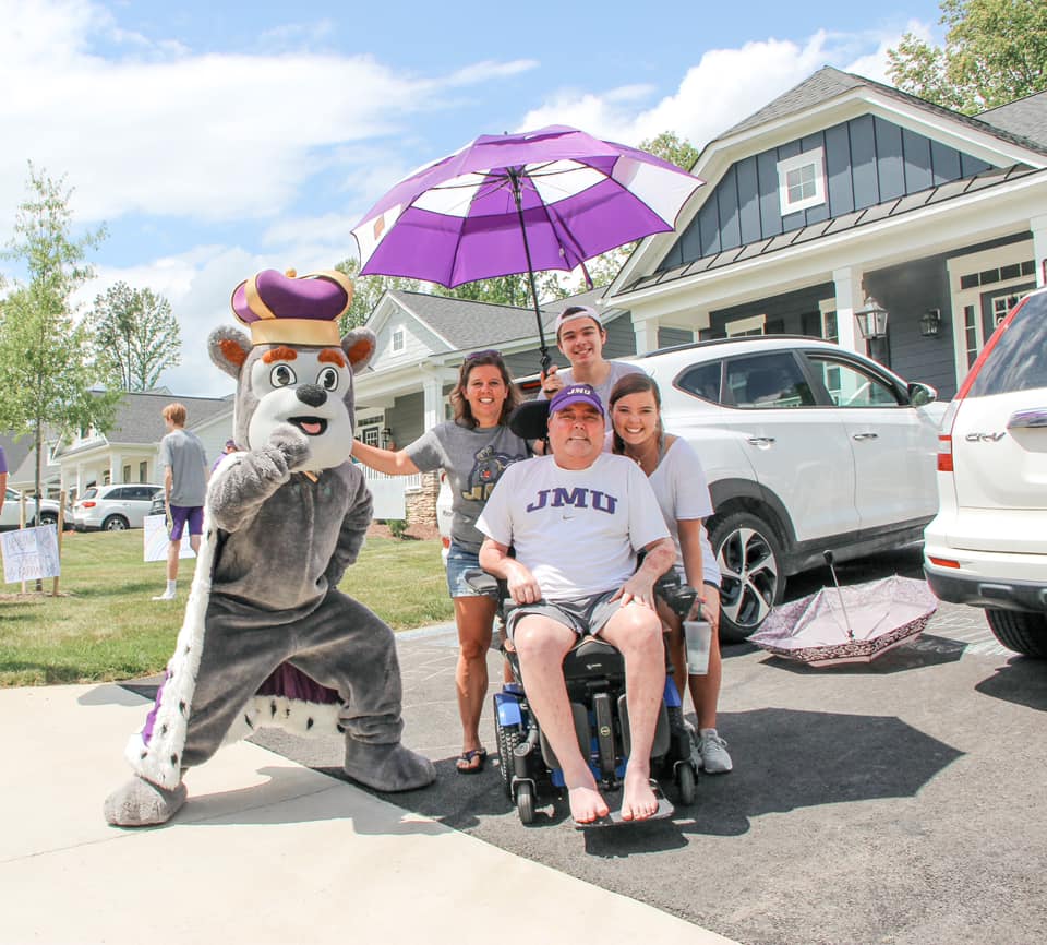 Win 4 Kin - The Headley family is feeling crazy special... | Facebook