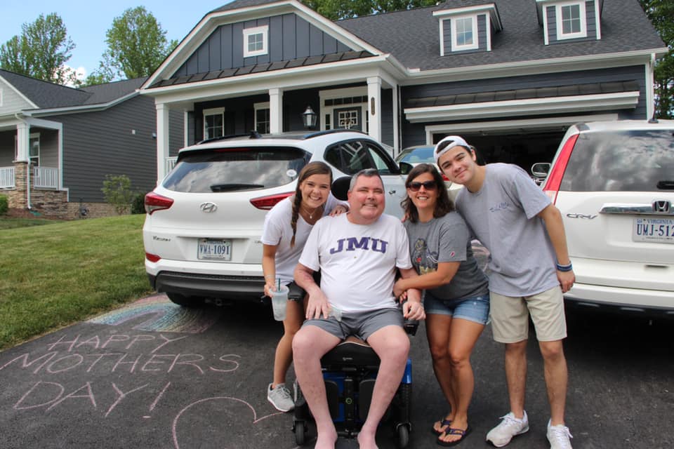 Win 4 Kin - The Headley family is feeling crazy special...